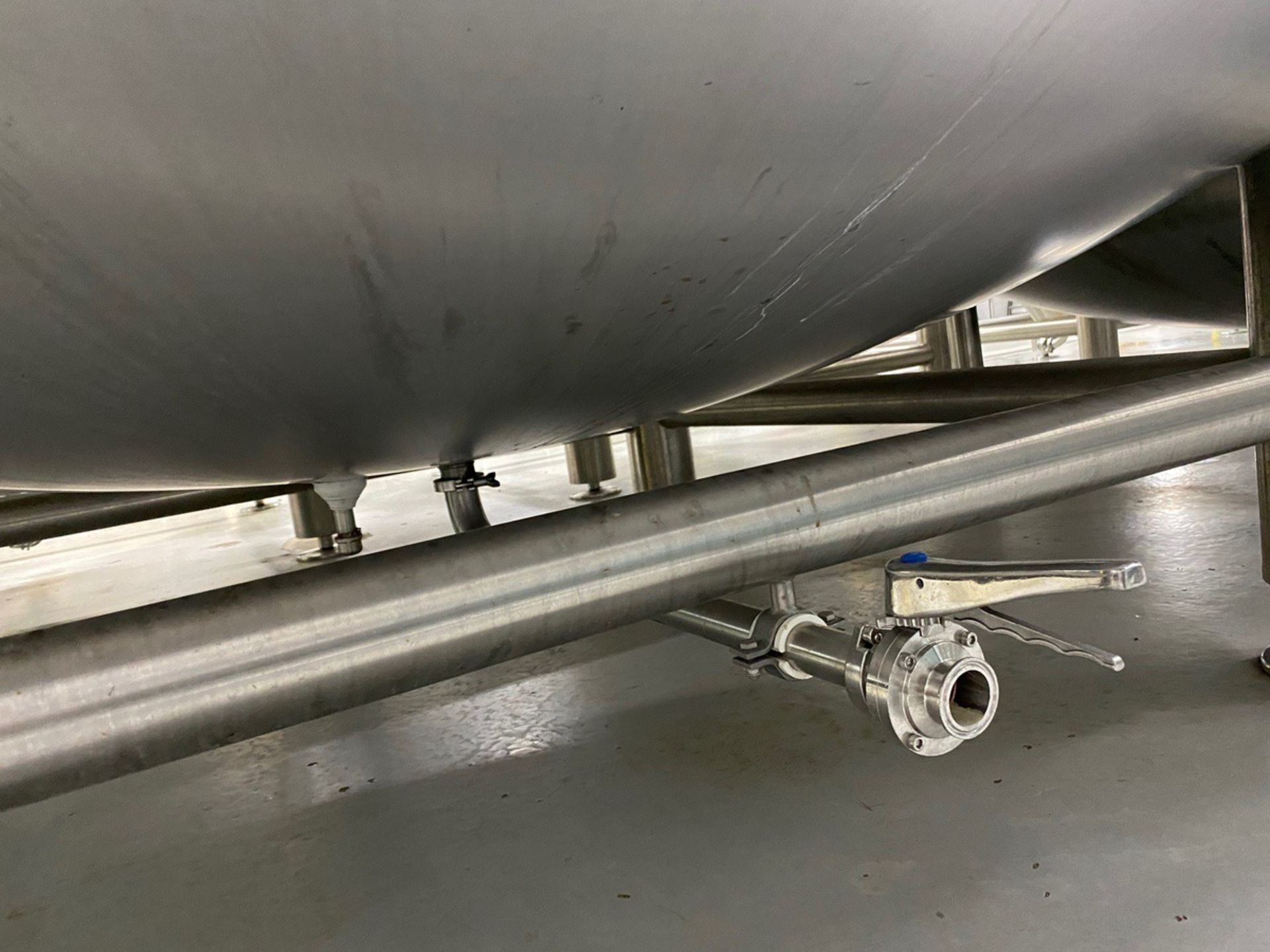 2015 Quality Tank 120 BBL Brite Tank, Center Outlet Dish Bo - Subj to Bulks | Rig Fee: $3000 Cradled - Image 6 of 9