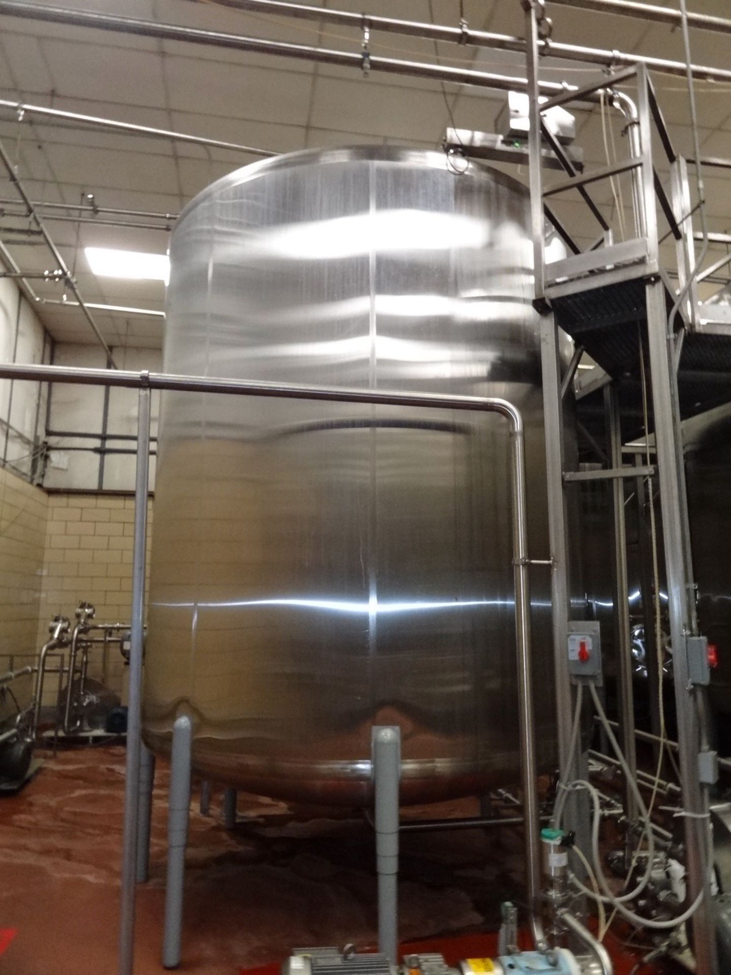 Cherry-Burrell Model CVL 7,000 Gallon Mixing Tank, S/N: 7000-84-2478, Additiona | Reqd Rig Fee $1750 - Image 4 of 6