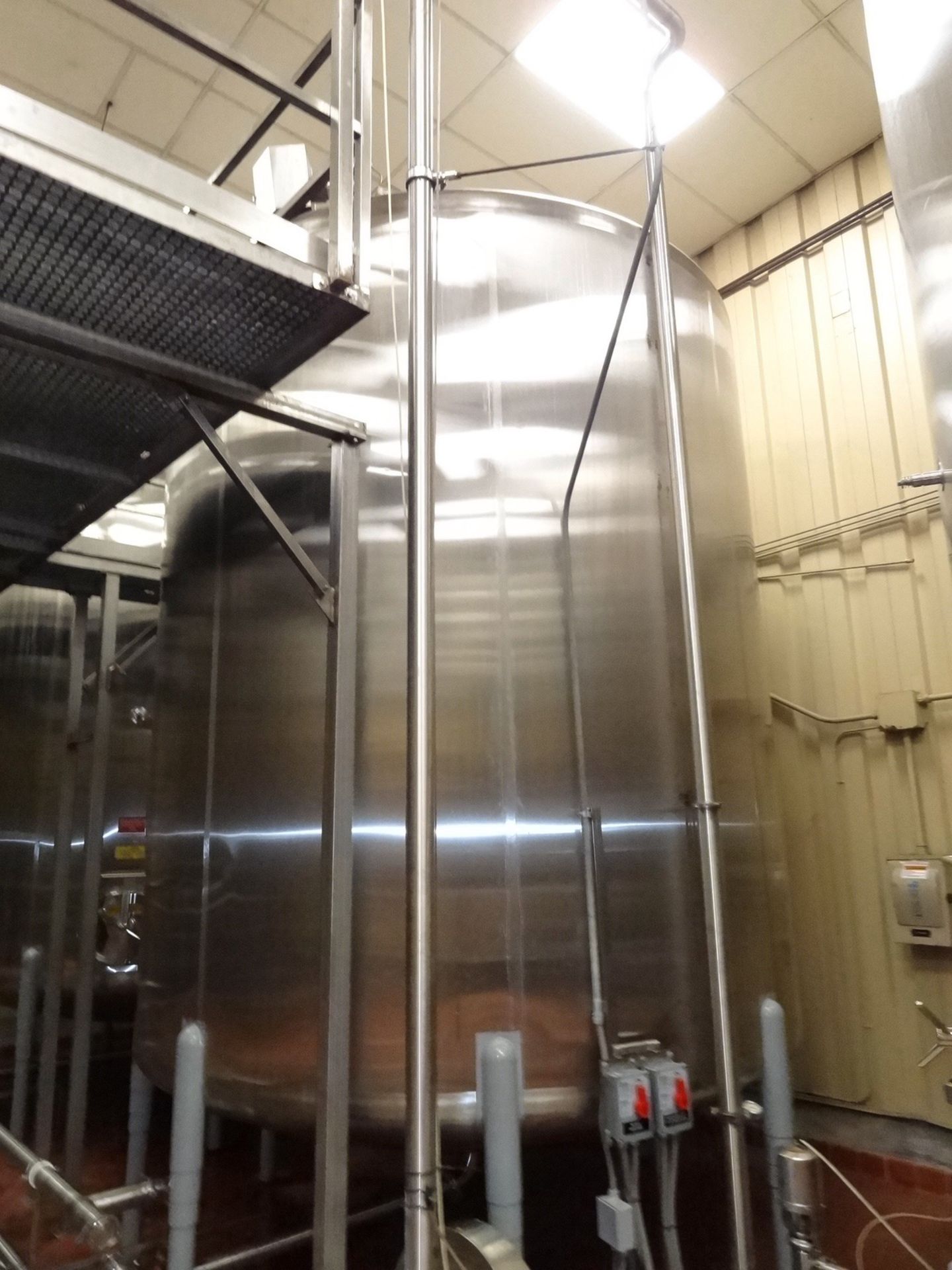 Cherry-Burrell Model CVL 7,000 Gallon Mixing Tank, S/N: 7000-84-2480, Additiona | Reqd Rig Fee $1750 - Image 3 of 4