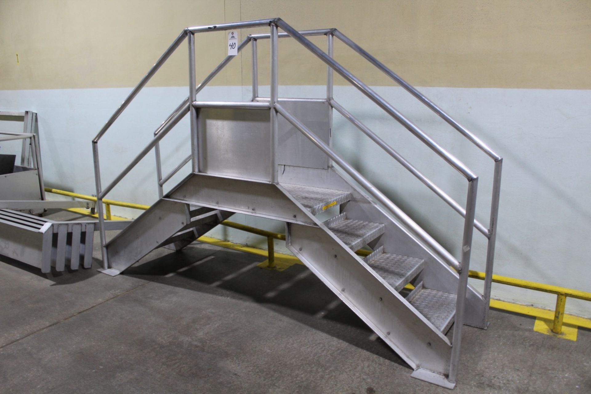 Aluminum Walk-Over Platform | Rig Fee $125