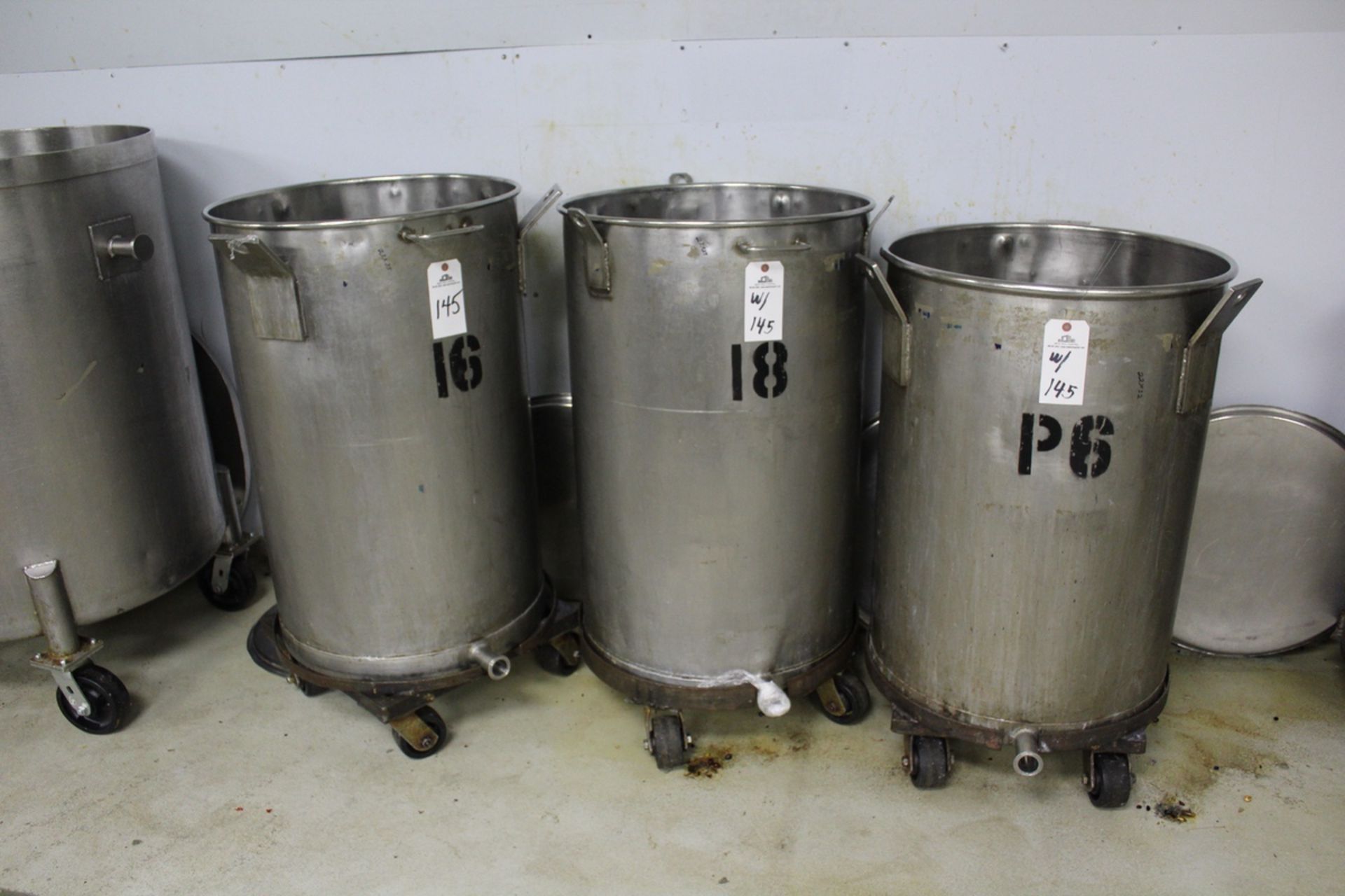 (3) 100 GALLON APPROX STAINLESS STEEL MOBLE TANKS | Reqd Rig Fee: $50