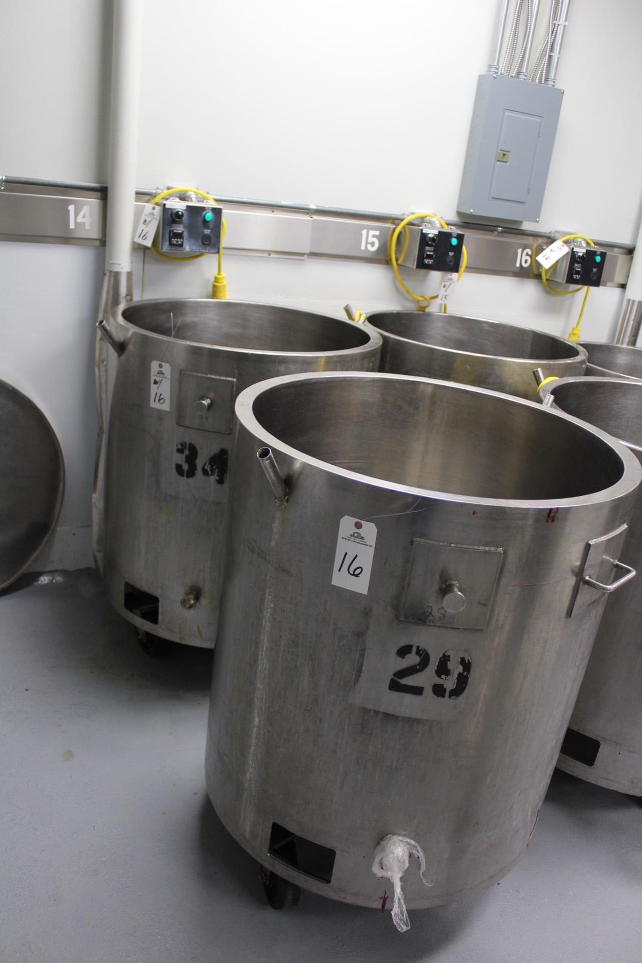 (2) 75-GALLON APPROX STAINLESS SELF CONTAINED HEATED TANKS, 31.5" ID X 20" SID | Reqd Rig Fee: $50