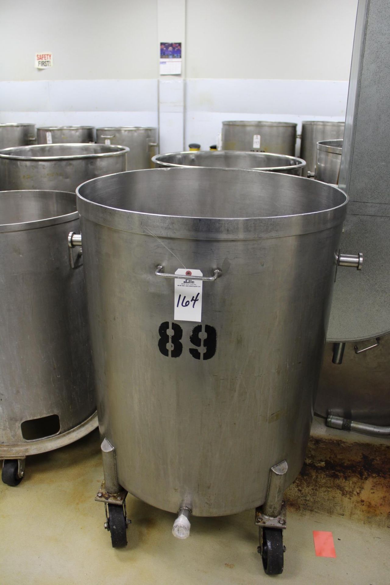(1) 100 GALLON APPROX STAINLESS STEEL MOBLE TANKS | Reqd Rig Fee: $50