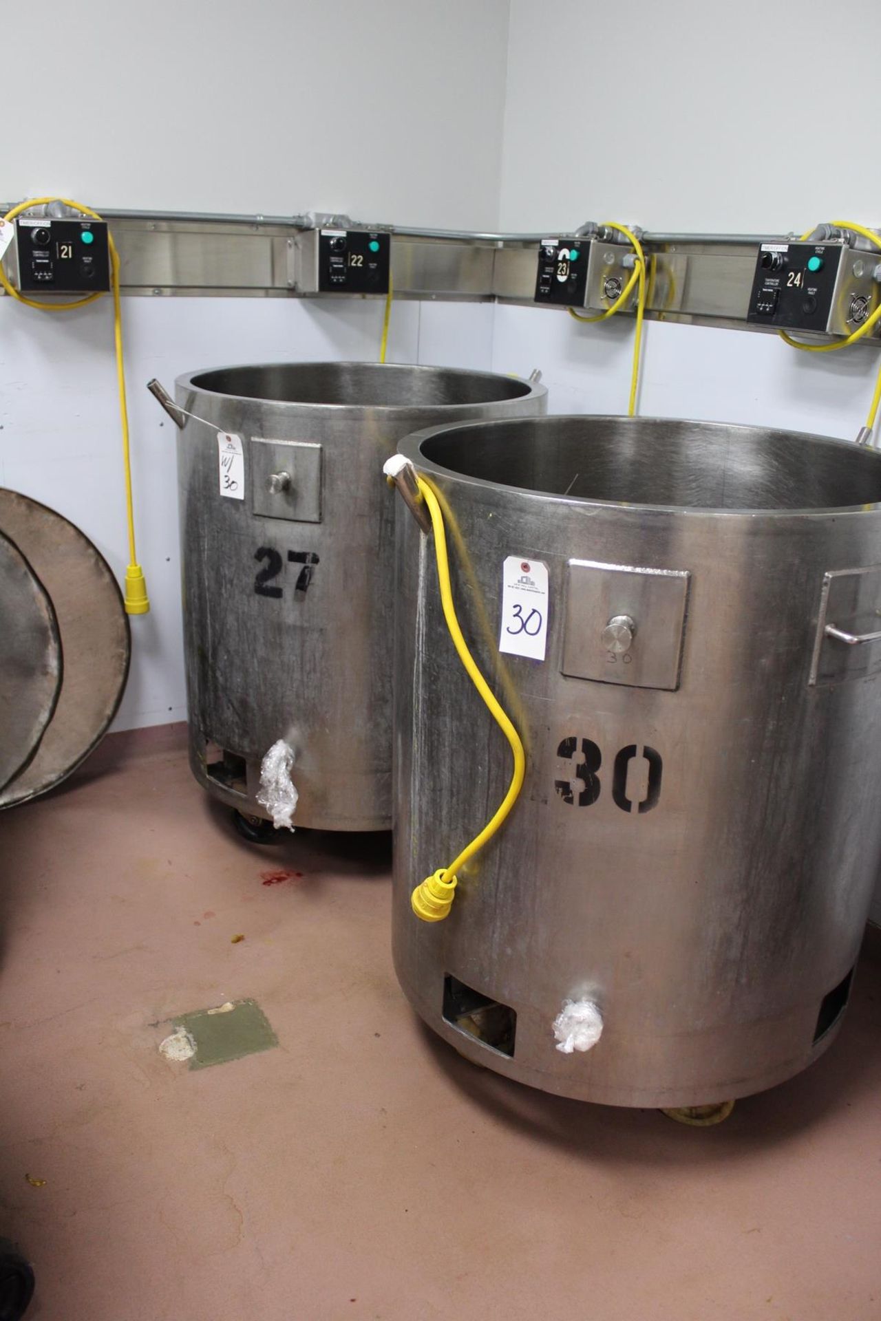 (2) 75-GALLON APPROX STAINLESS SELF CONTAINED HEATED TANKS, 31.5" ID X 20" SID | Reqd Rig Fee: $50