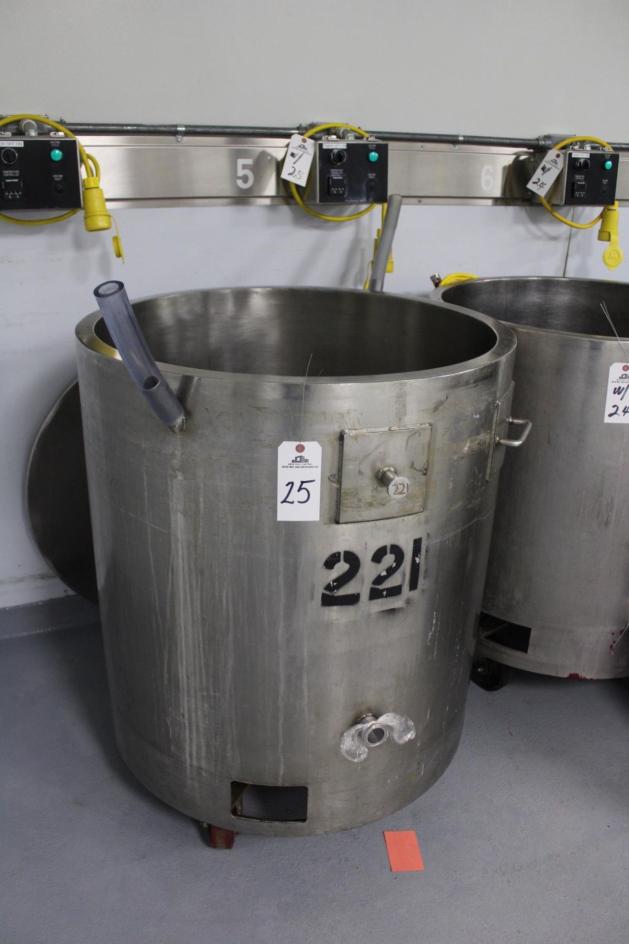 (2) 75-GALLON APPROX STAINLESS SELF CONTAINED HEATED TANKS, 31.5" ID X 20" SID | Reqd Rig Fee: $50