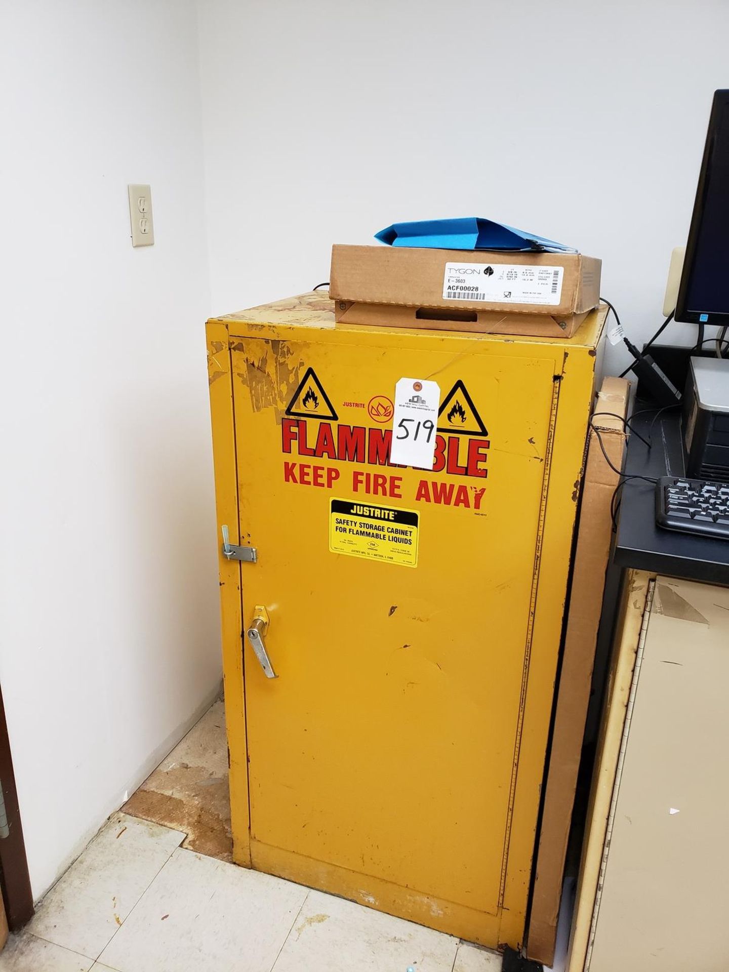 FLAMMABLE STORAGE CABINET | Reqd Rig Fee: $200