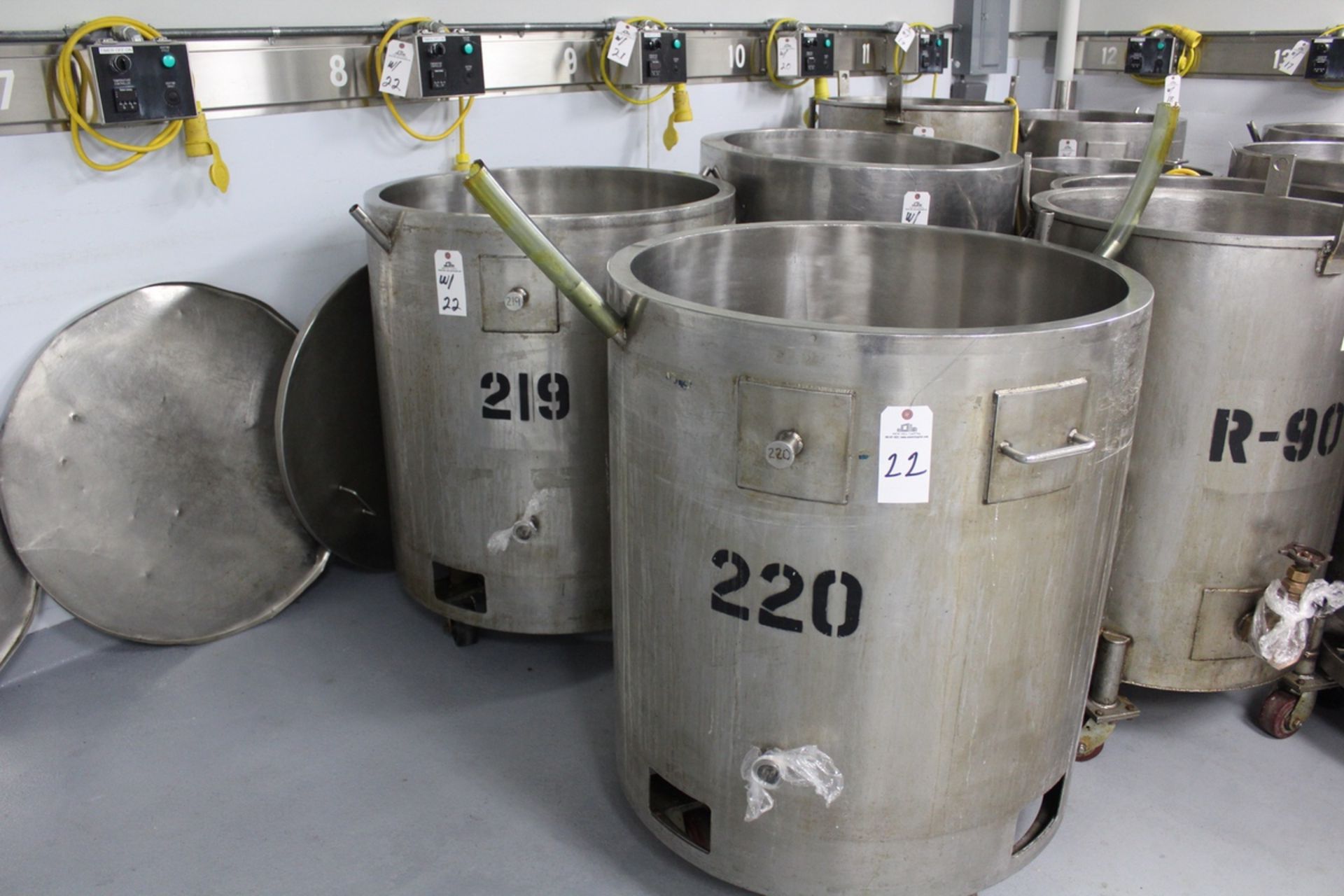 (2) 75-GALLON APPROX STAINLESS SELF CONTAINED HEATED TANKS, 31.5" ID X 20" SID | Reqd Rig Fee: $50