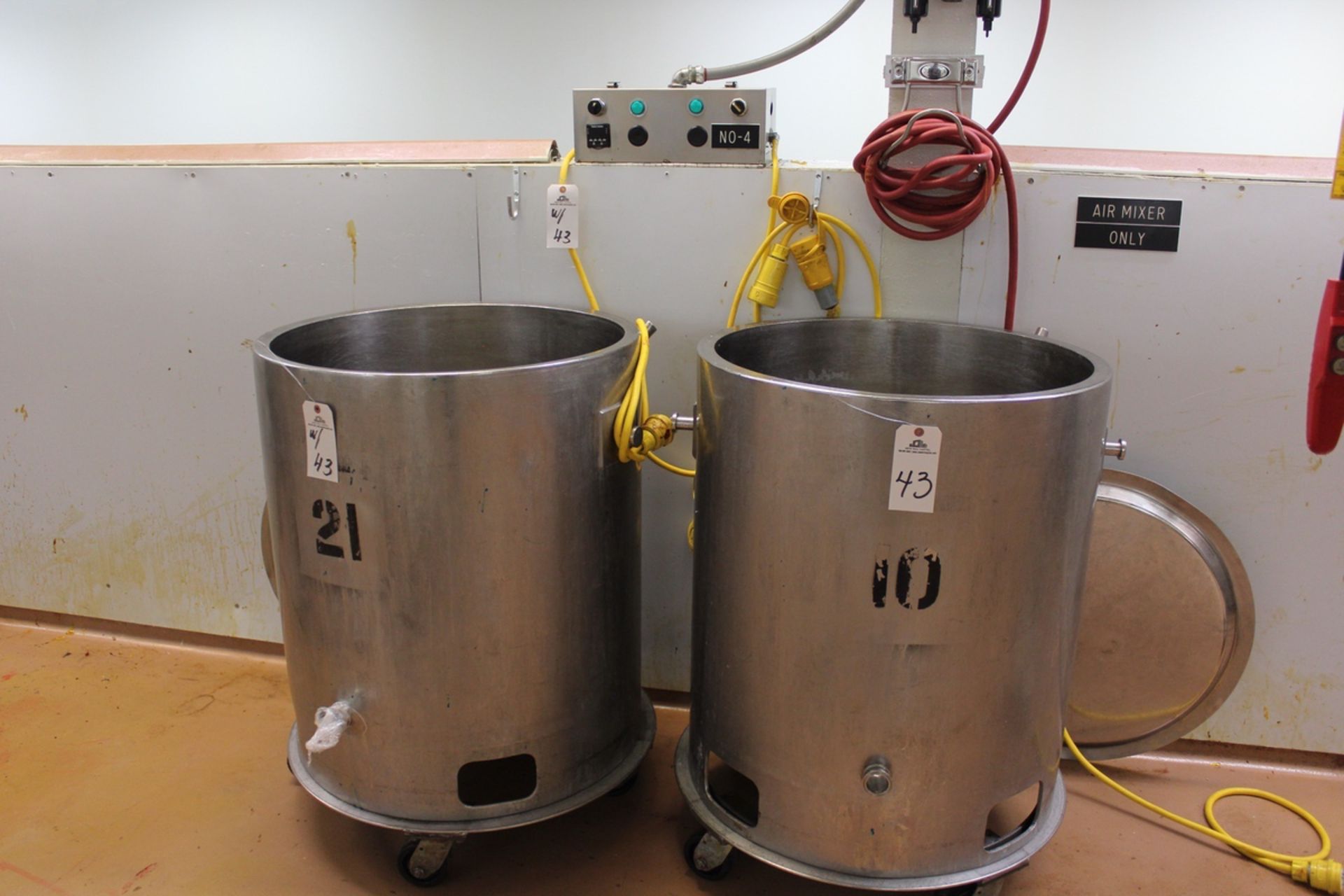 (2) 75-GALLON APPROX STAINLESS SELF CONTAINED HEATED TANKS, 31.5" ID X 20" SID | Reqd Rig Fee: $50