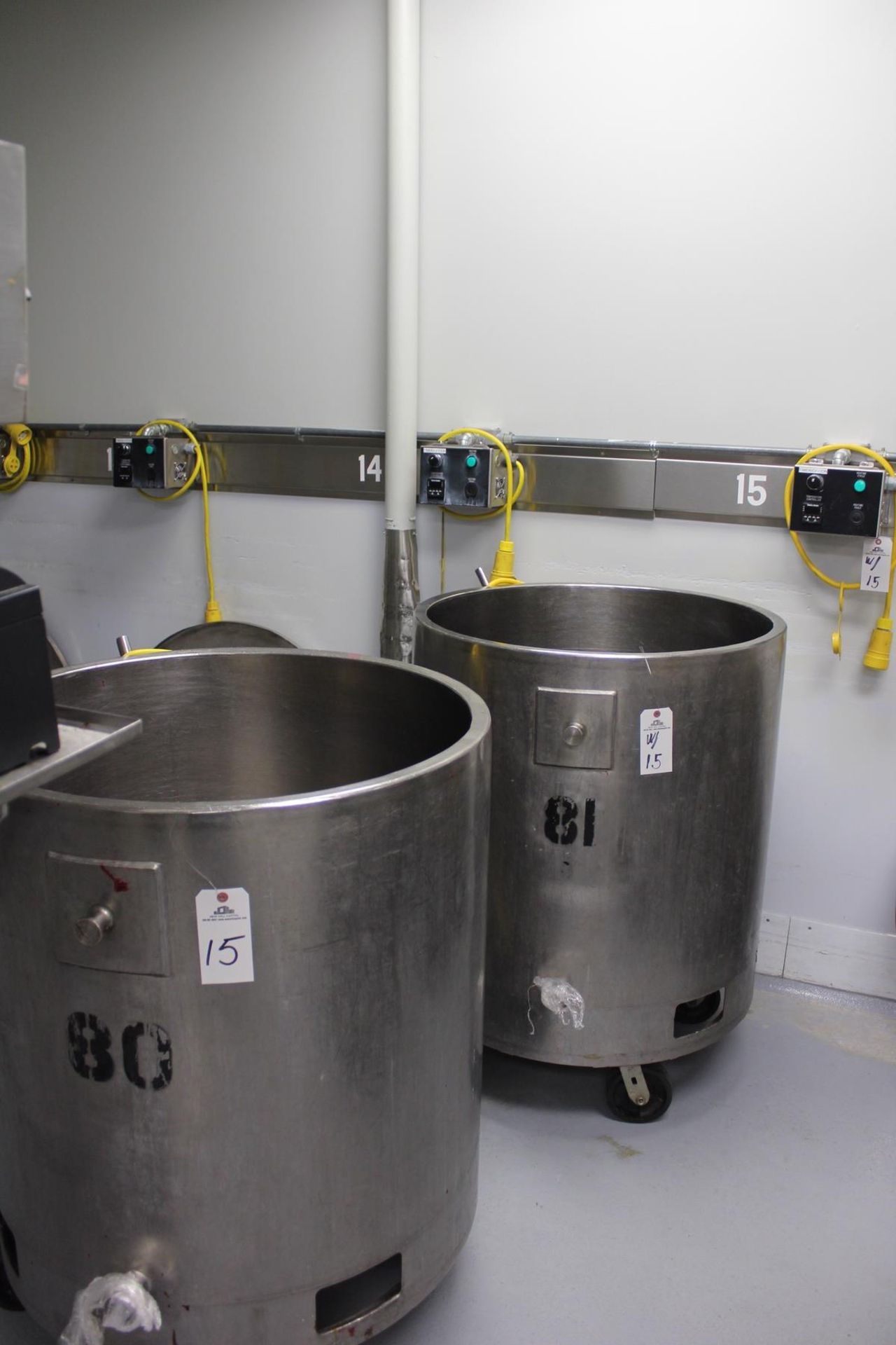 (2) 75-GALLON APPROX STAINLESS SELF CONTAINED HEATED TANKS, 31.5" ID X 20" SID | Reqd Rig Fee: $50