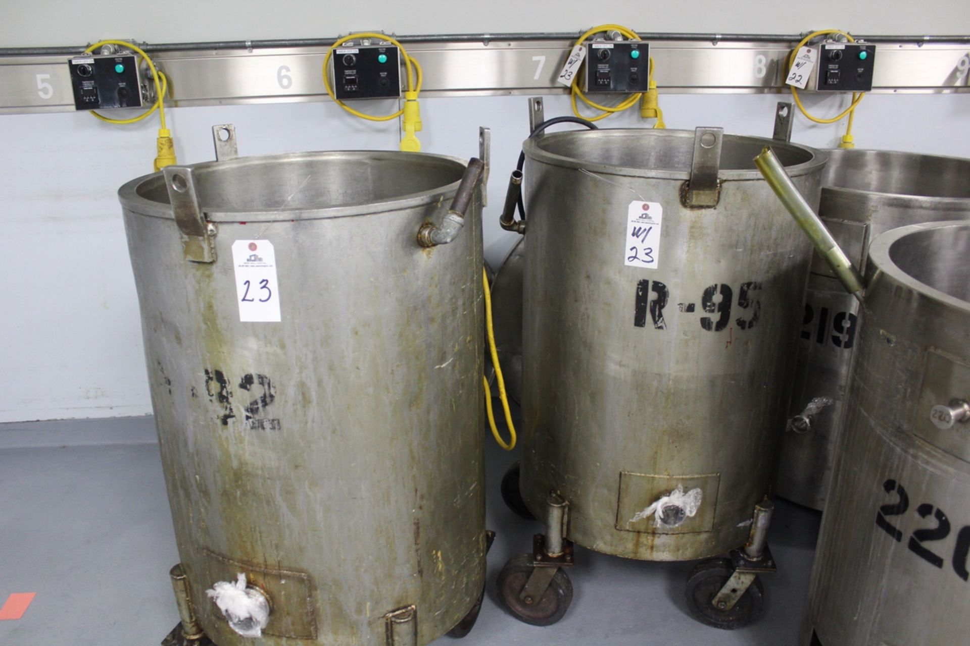 (2) 75-GALLON APPROX STAINLESS SELF CONTAINED HEATED TANKS, 31.5" ID X 20" SID | Reqd Rig Fee: $50