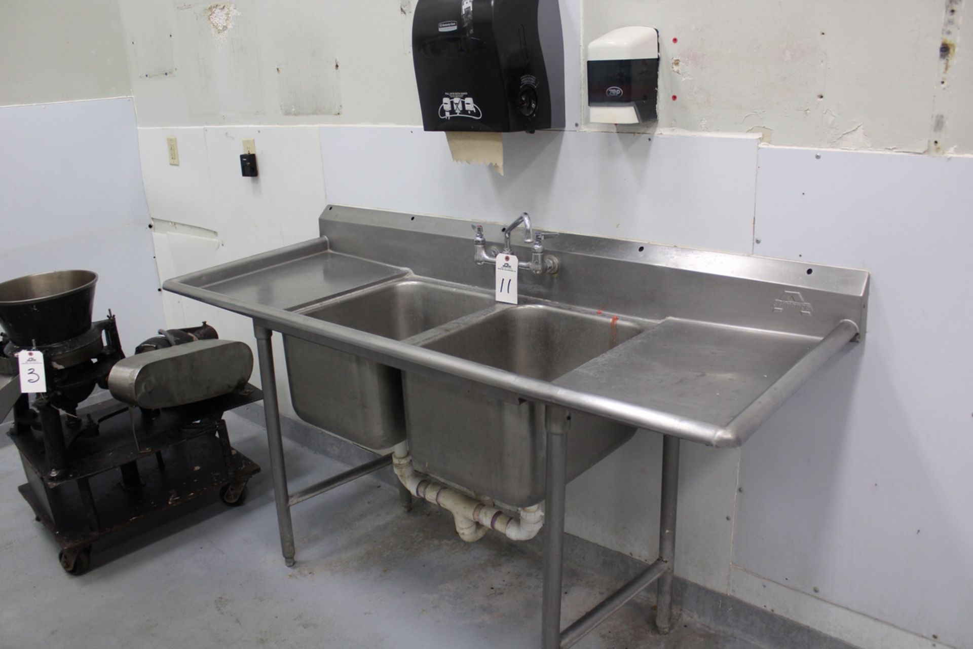 STAINLESS STEEL TWO BAY SINK | Reqd Rig Fee: $200