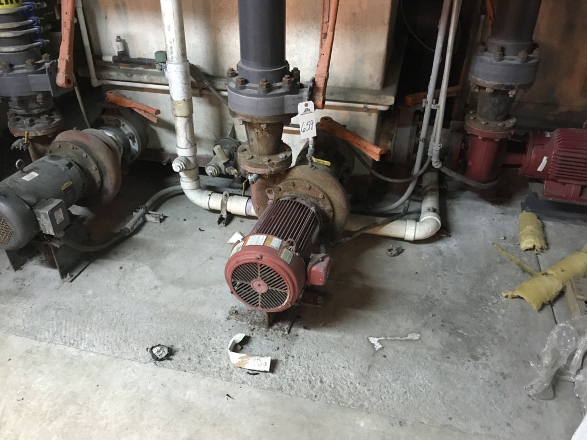 (3) BELL AND GOSSETT PUMPS AND FIBERGLASS TANK | Rig Fee $600 - Image 2 of 2