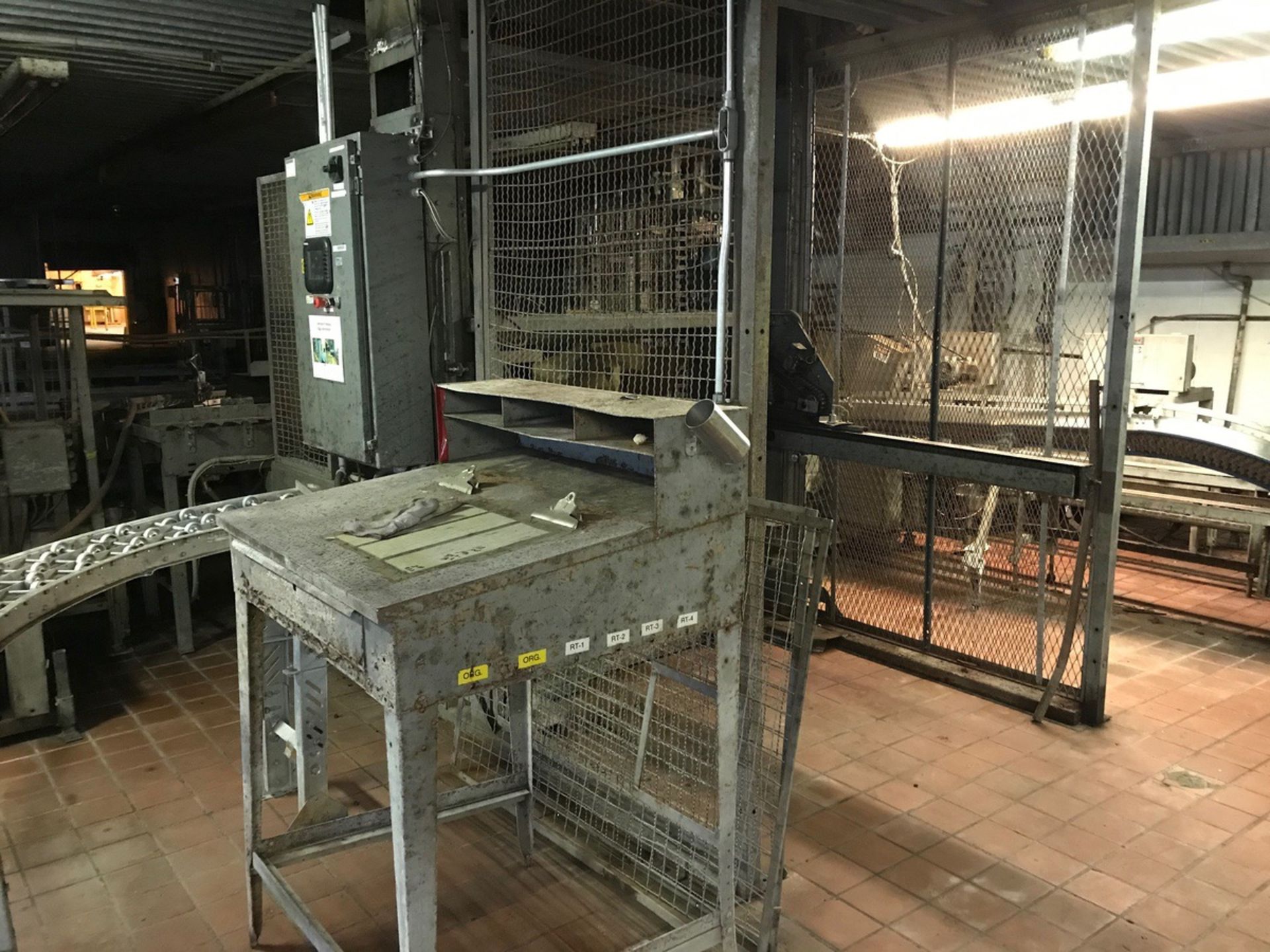 REMAINING PALLETIZER, DEPALLETIZER AND CASE CONVEYOR | Rig Fee $3000 - Image 4 of 4