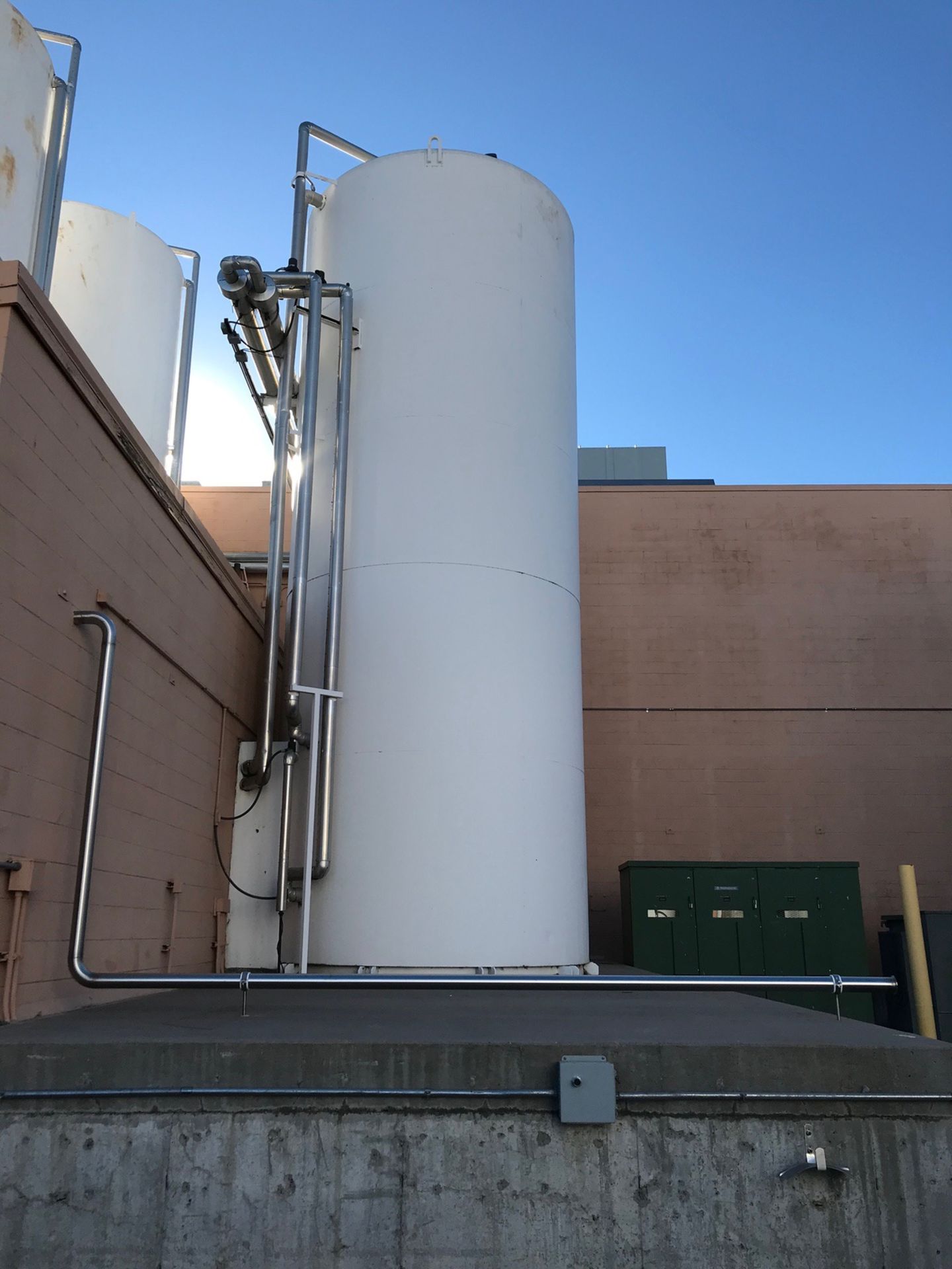 DAIRY CRAFT 15,000 GALLON SILO, GLYCOL JACKETED, HORIZONTAL AGITATION, VERTICAL AGIT | Rig Fee $5500 - Image 3 of 3