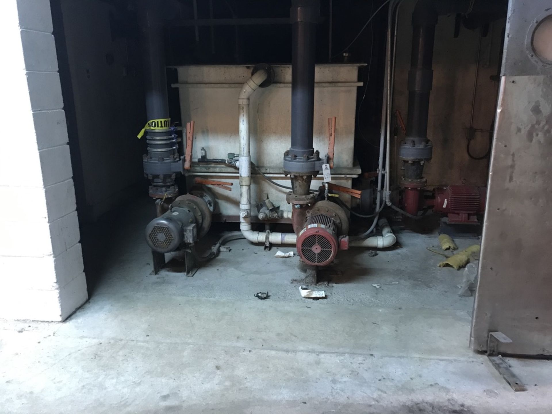 (3) BELL AND GOSSETT PUMPS AND FIBERGLASS TANK | Rig Fee $600