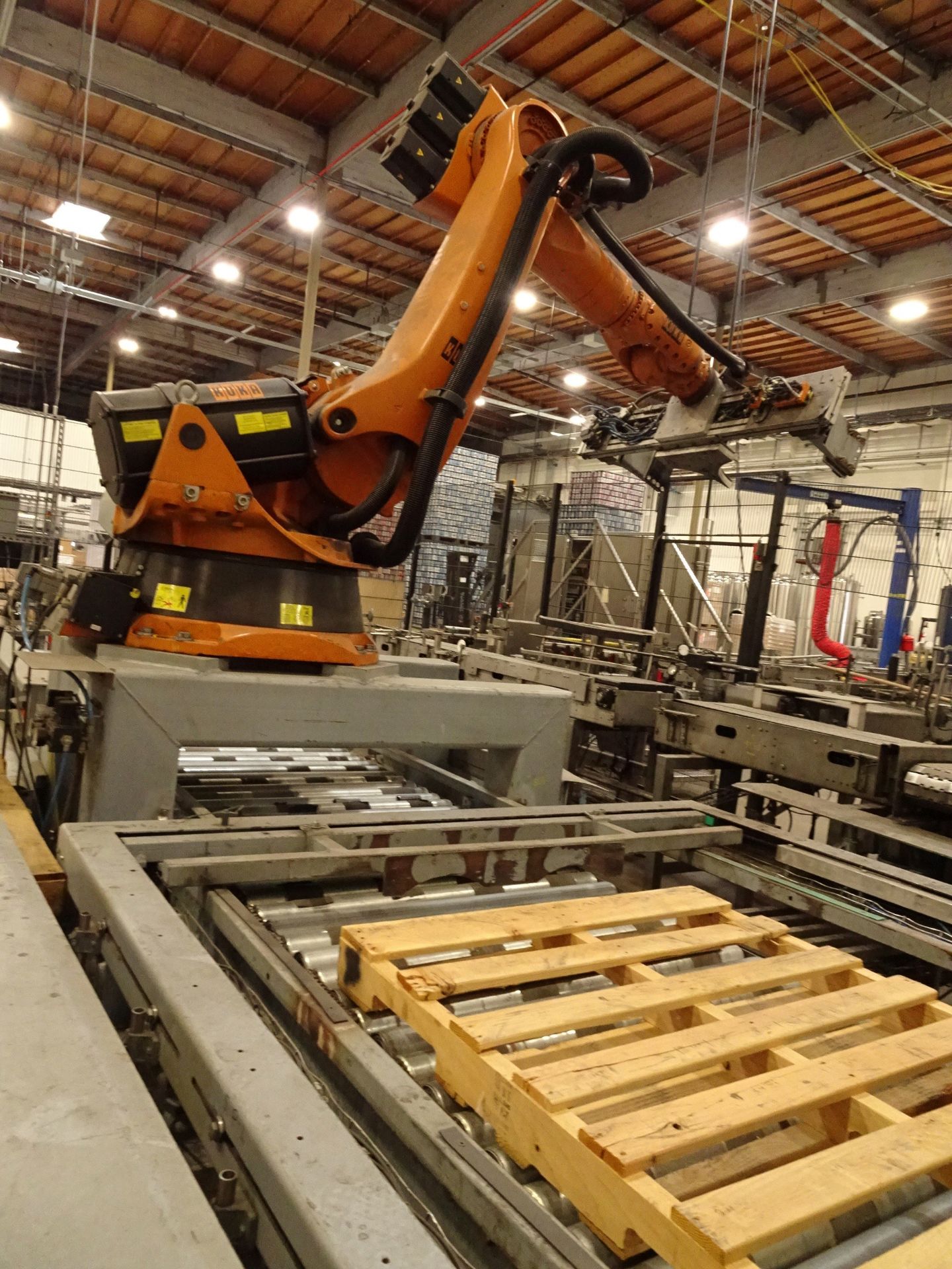 2006 Kuka/KHS Robot Palletizing Cell For Kegs, Palletizing Cell Setup For Destackin - Contact Rigger - Image 15 of 70