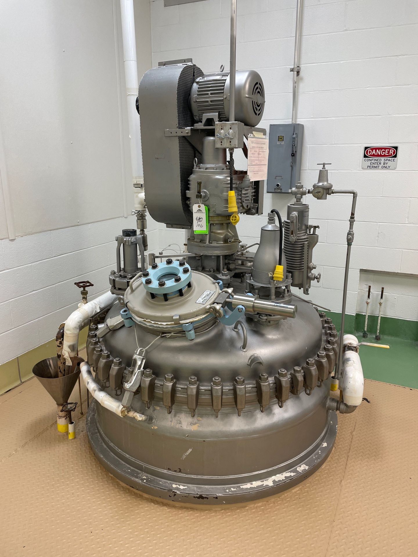 Pfaudler Glass Lined Vacuum Rated Agitated Reactor, Approx 500 Gallons, Steam Jacket | Rig Fee $850