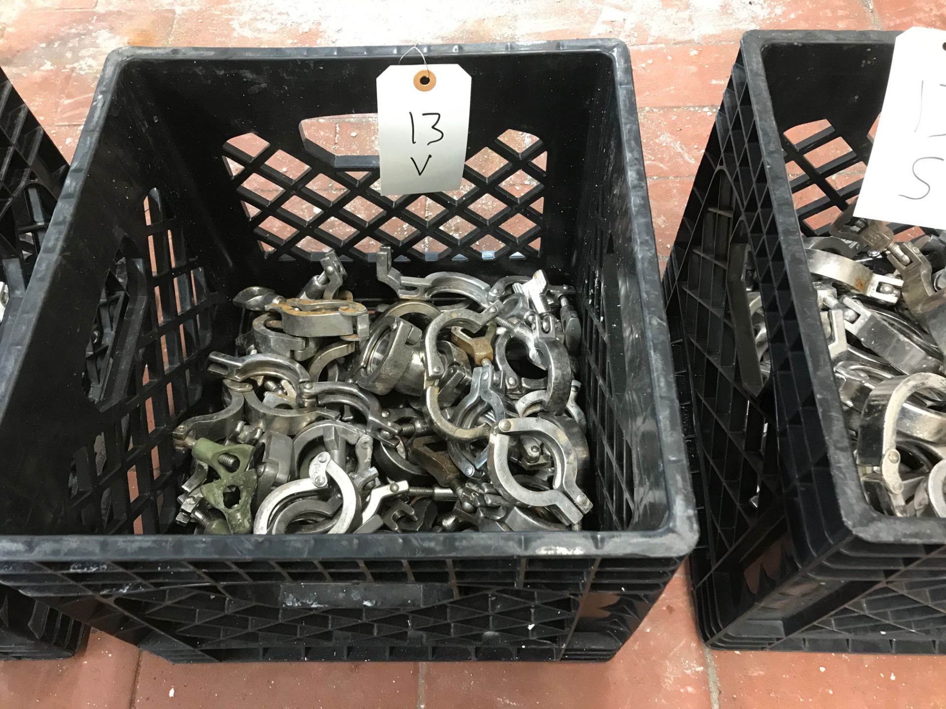 (40) 1.5IN CLAMPS | Rig Fee: $10