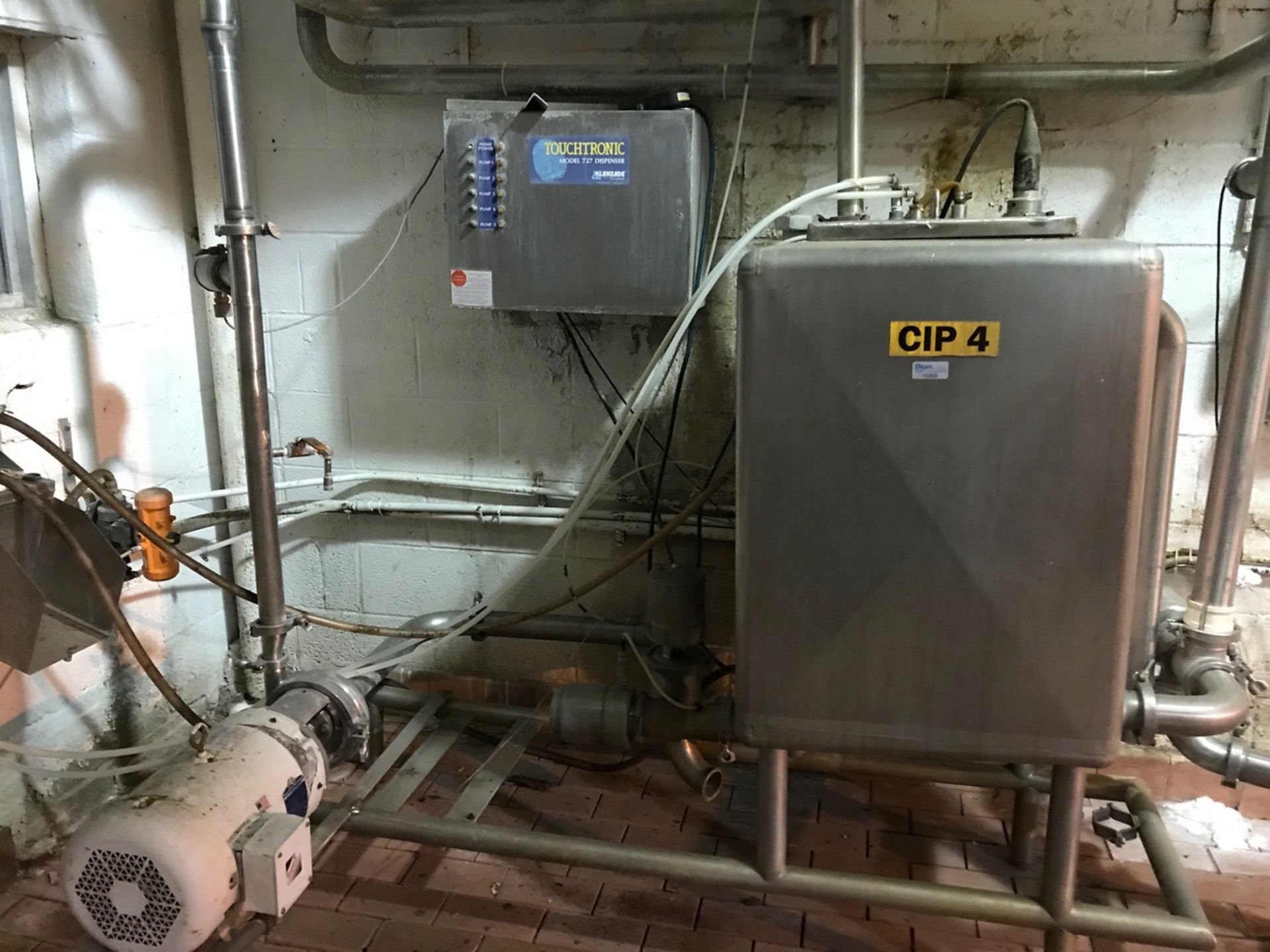 SINGLE TANK CIP SYSTEM, HEAT EXCHANGER, PUMP, AIR VALVES, CONTROLLERS | Rig Fee: $650 - Image 2 of 3