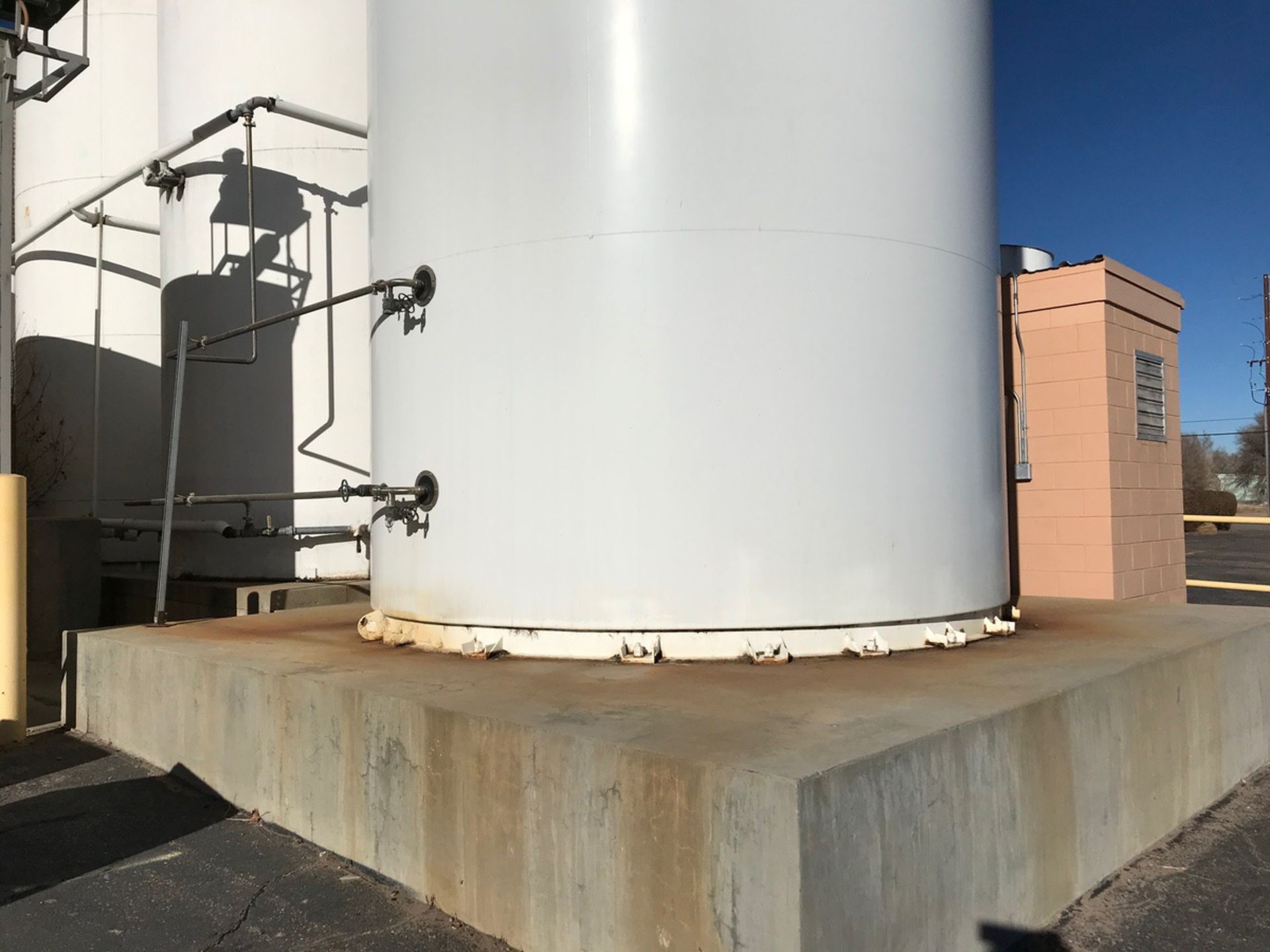 DCI 50,000 GALLON SILO, GLYCOL JACKETED, HORIZONTAL AGITATOR, (2) AIR VALVES, LEVEL | Rig Fee: $9500 - Image 6 of 6