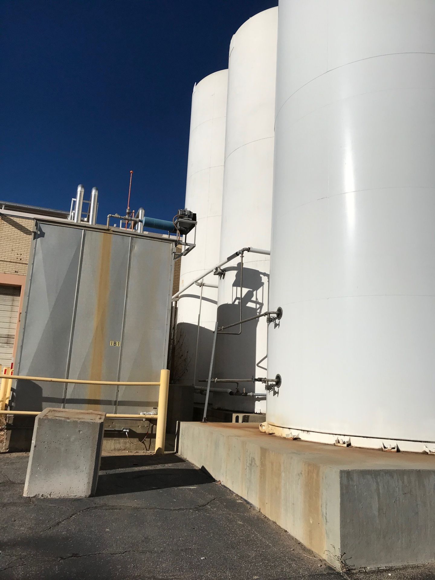 DAIRY CRAFT 30,000 GALLON SILO, GLYCOL JACKETED, HORIZONTAL AGITATOR, (2) AIR VALVE | Rig Fee: $9500 - Image 3 of 4