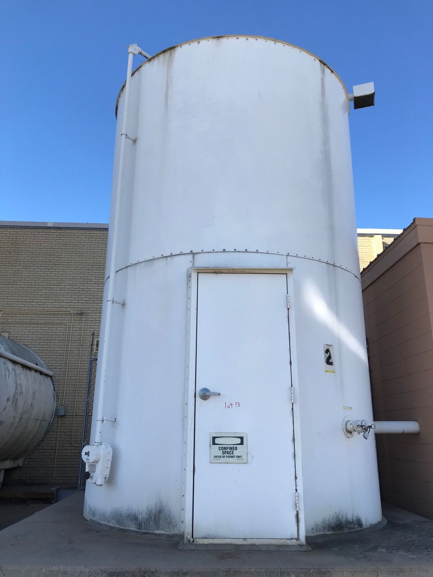 6000 GALLON FRUCTOSE SUGAR TANK, WITH PUMP, HEATER, INSULATED, LEVEL GAUGE, APPROXI | Rig Fee: $1800
