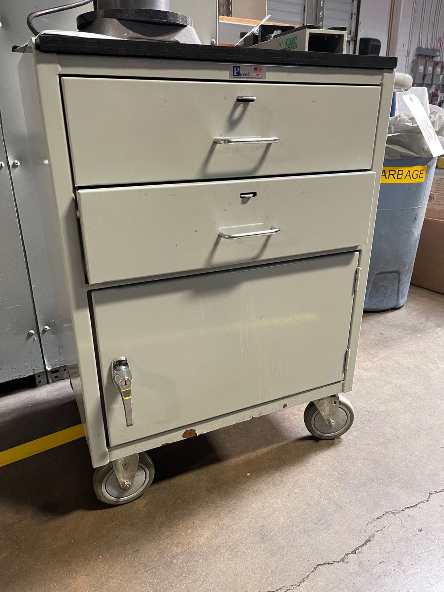 ROLLING CABINET, 20"X2' | Rig Fee: 10