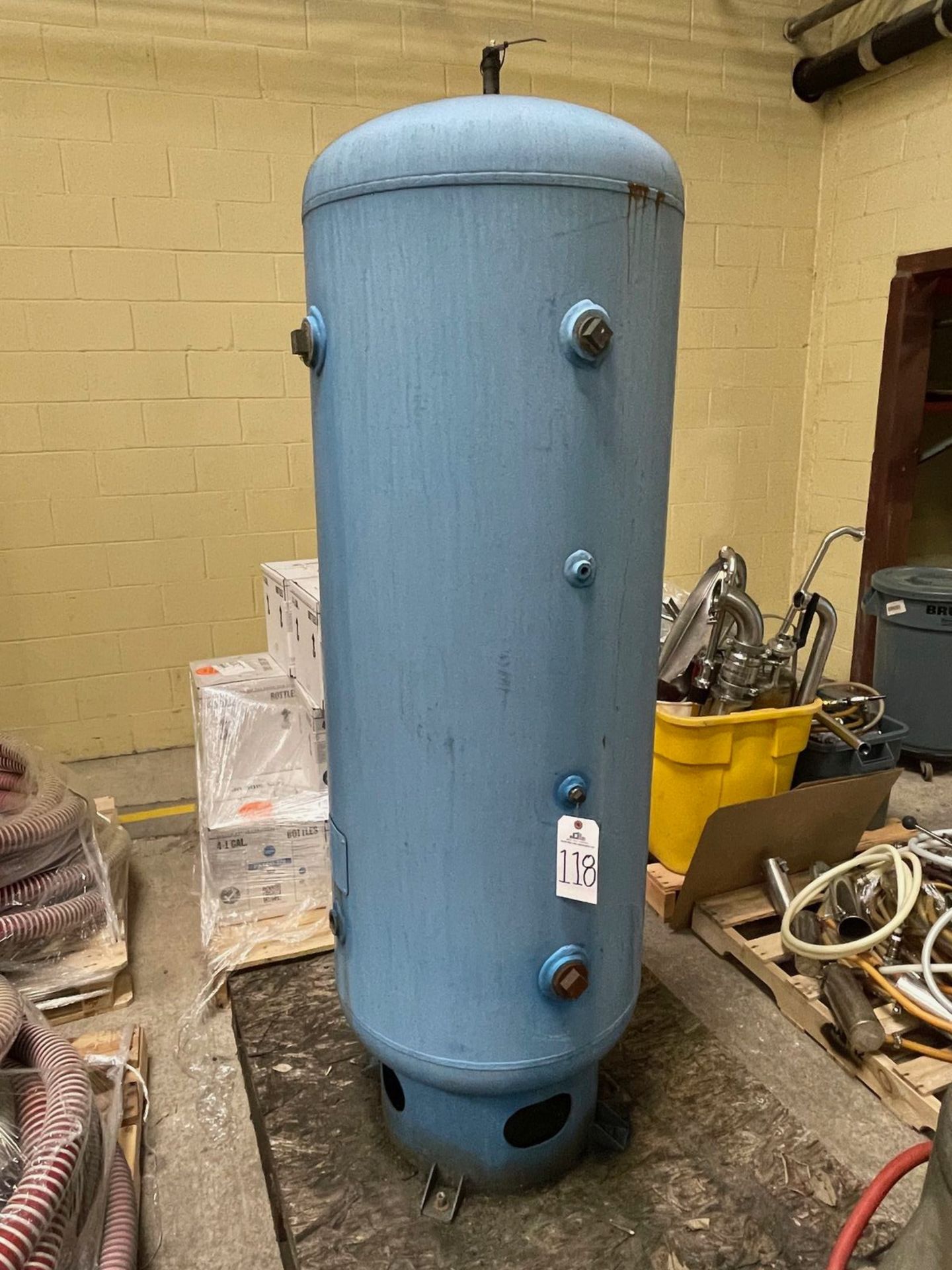 120 GALLON MANCHESTER COMPRESSED AIR TANK, 200 PSI, 2003, S/N 32580 | Rig Fee: 200
