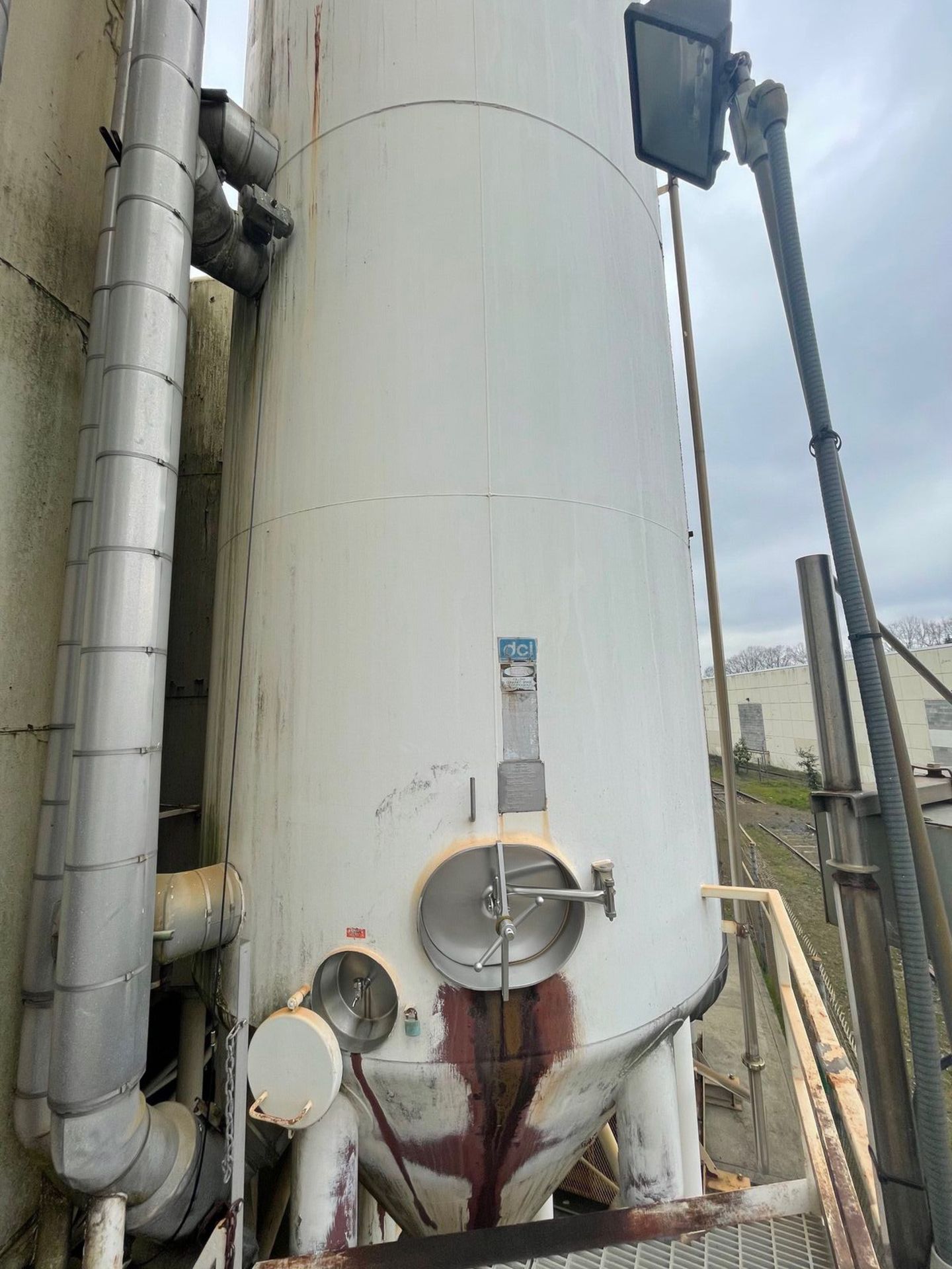 DCI 260 BBL FERMENTATION AND AGING VESSEL (8,060 GALLON JACKETED TANK), +75/-15 | Rig Fee: 3500 - Image 5 of 6