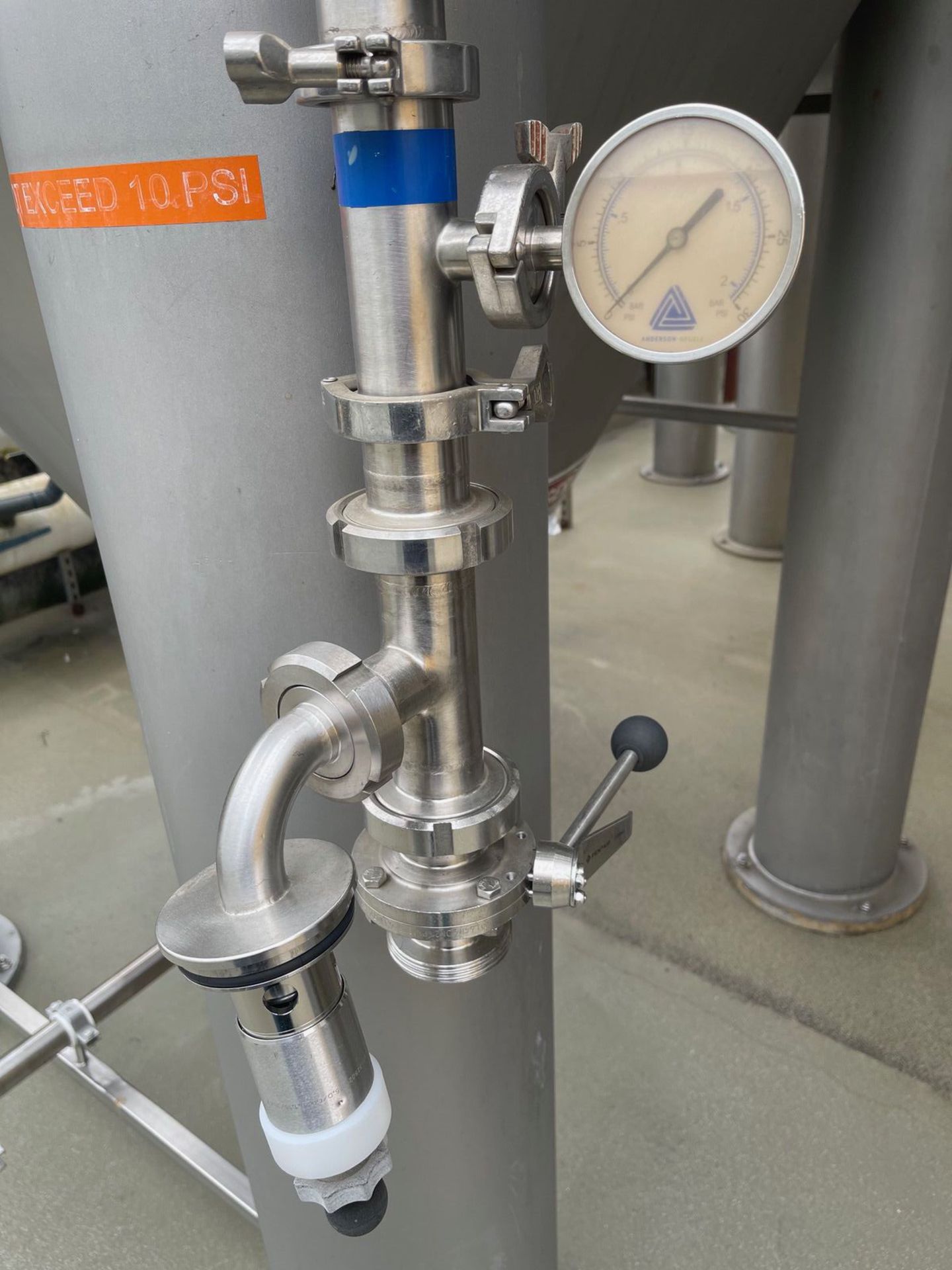 MUELLER 155 BBL UNITANK FERMENTER WITH 20 PSI RATING (5000 GALLON JACKETED TANK) | Rig Fee: 2500 - Image 3 of 6