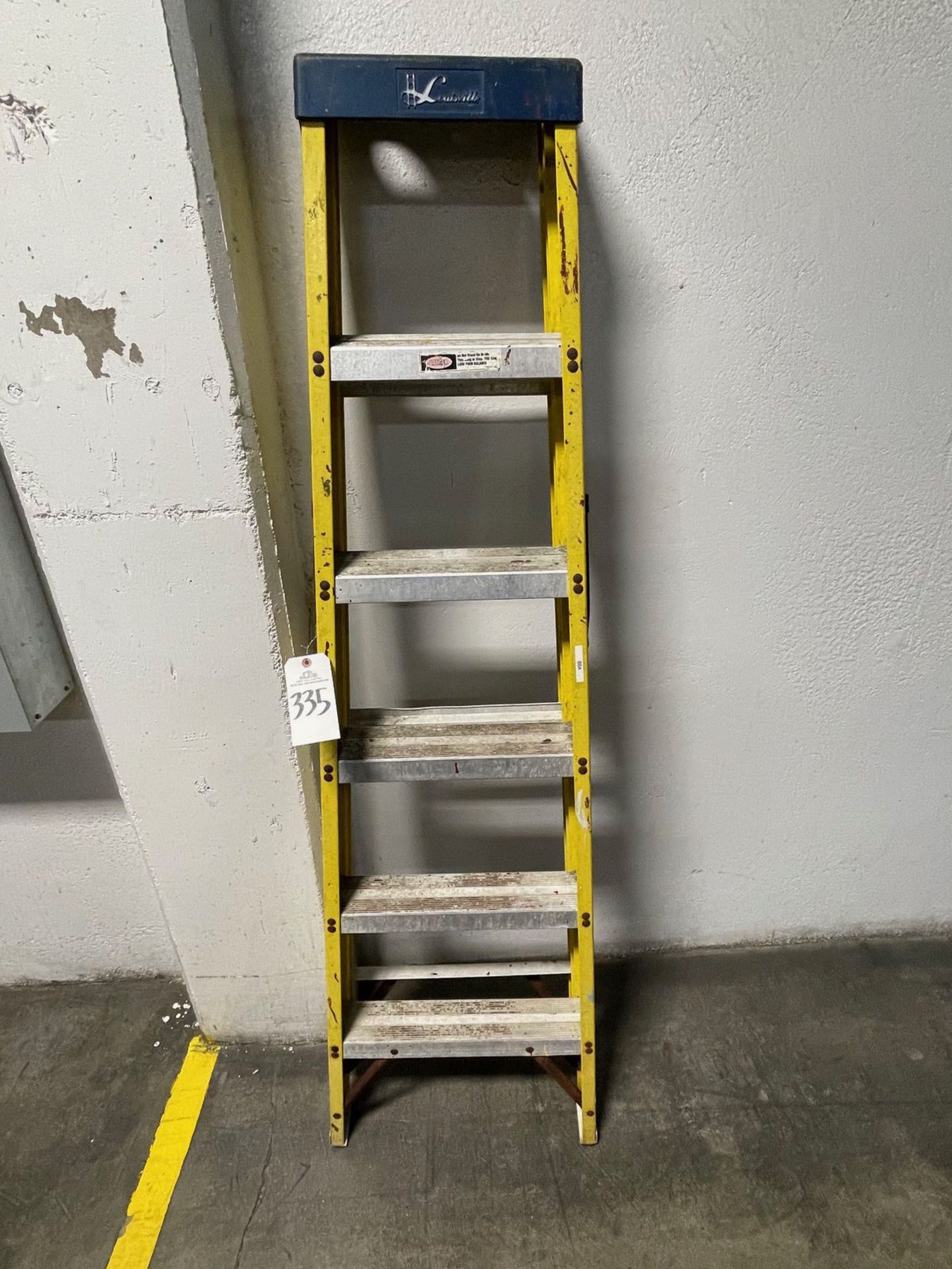 6' LOUISVILLE FIBERGLASS STEP LADDER | Rig Fee: 10