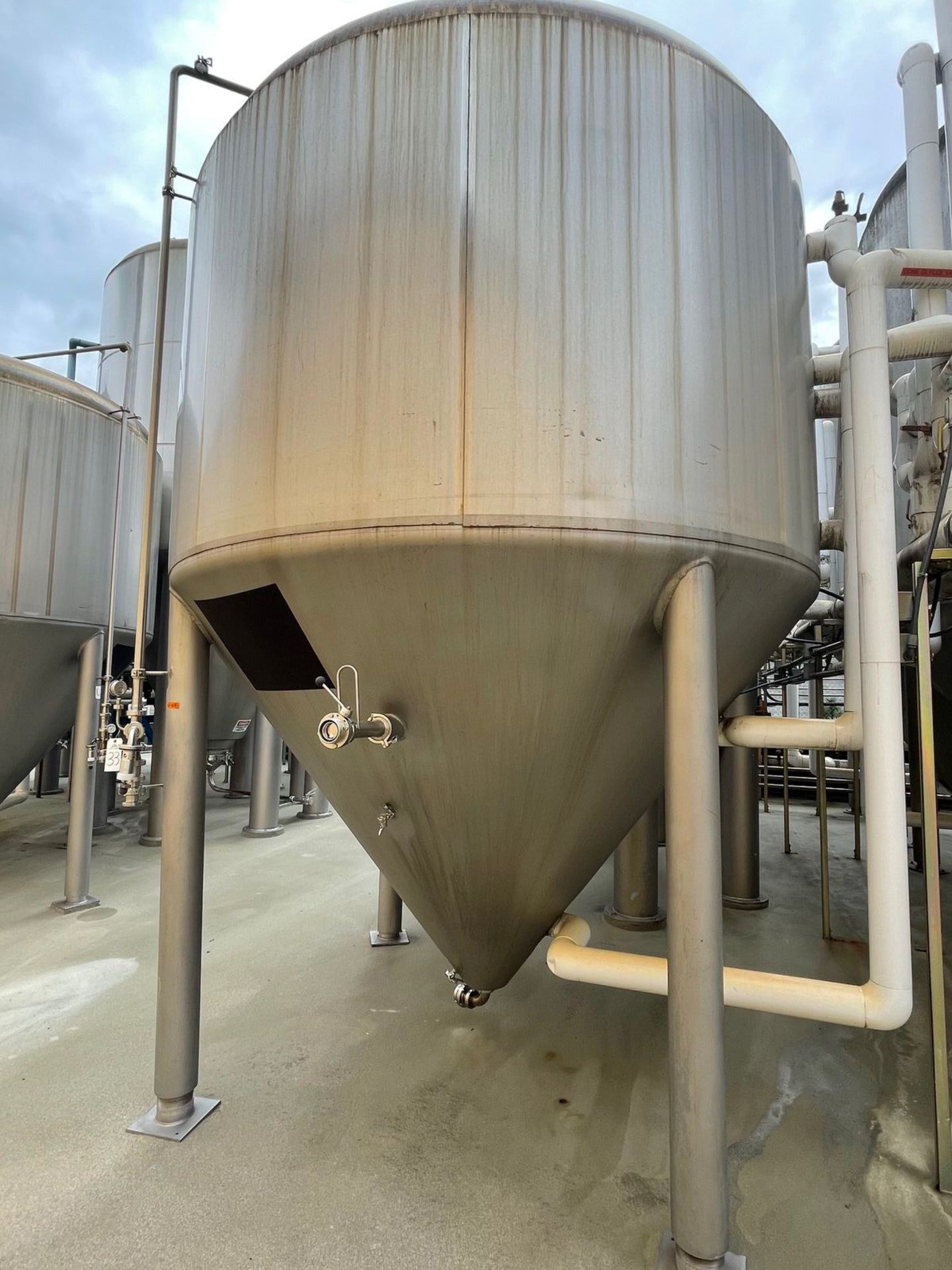 MUELLER 150 BBL UNITANK FERMENTER (4500 GALLON JACKETED TANK), +100 PSI JACKET D | Rig Fee: 2500 - Image 2 of 3