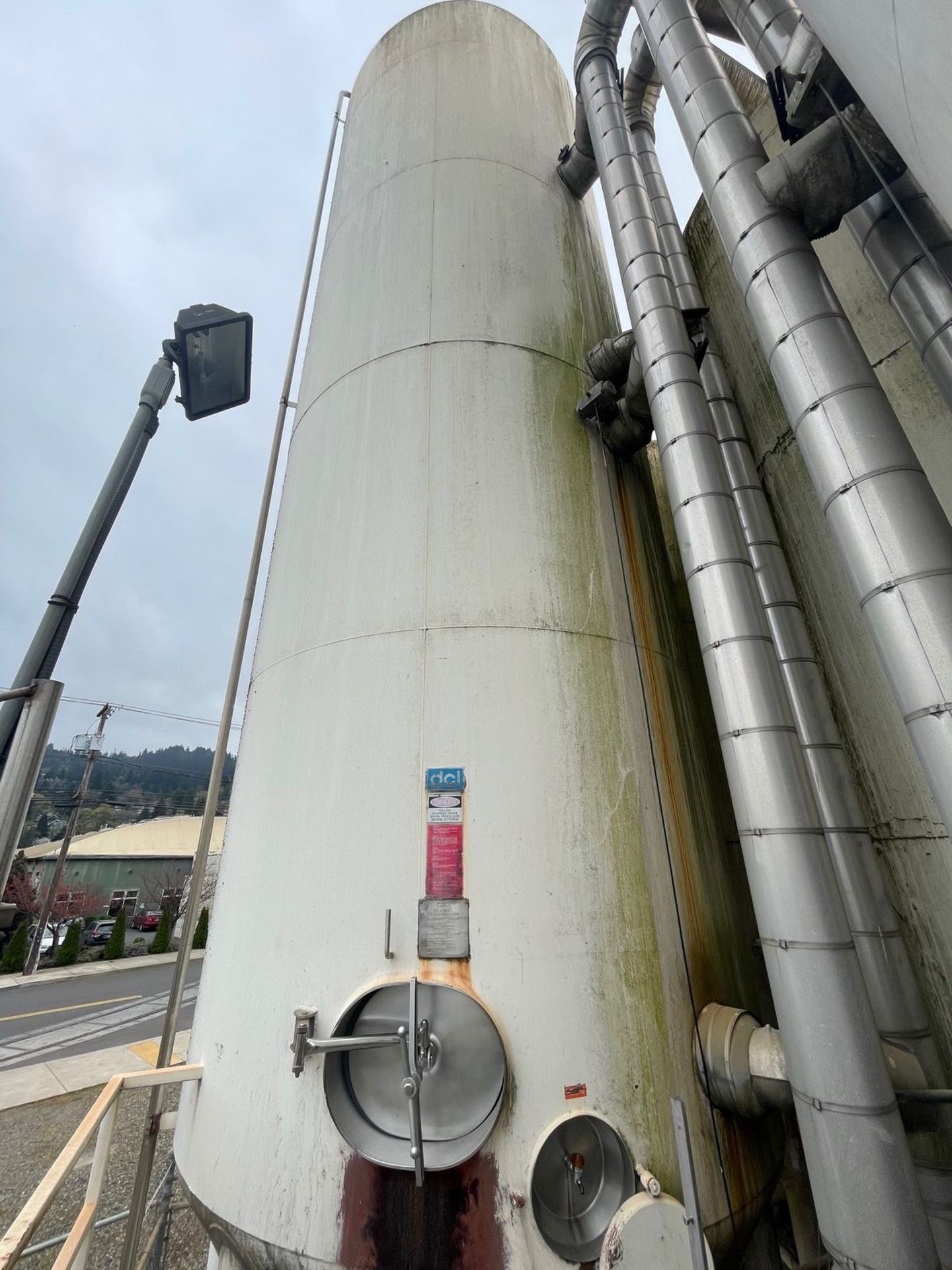 DCI 260 BBL FERMENTATION AND AGING VESSEL (8,060 GALLON JACKETED TANK), +75/-15 | Rig Fee: 3500 - Image 5 of 6