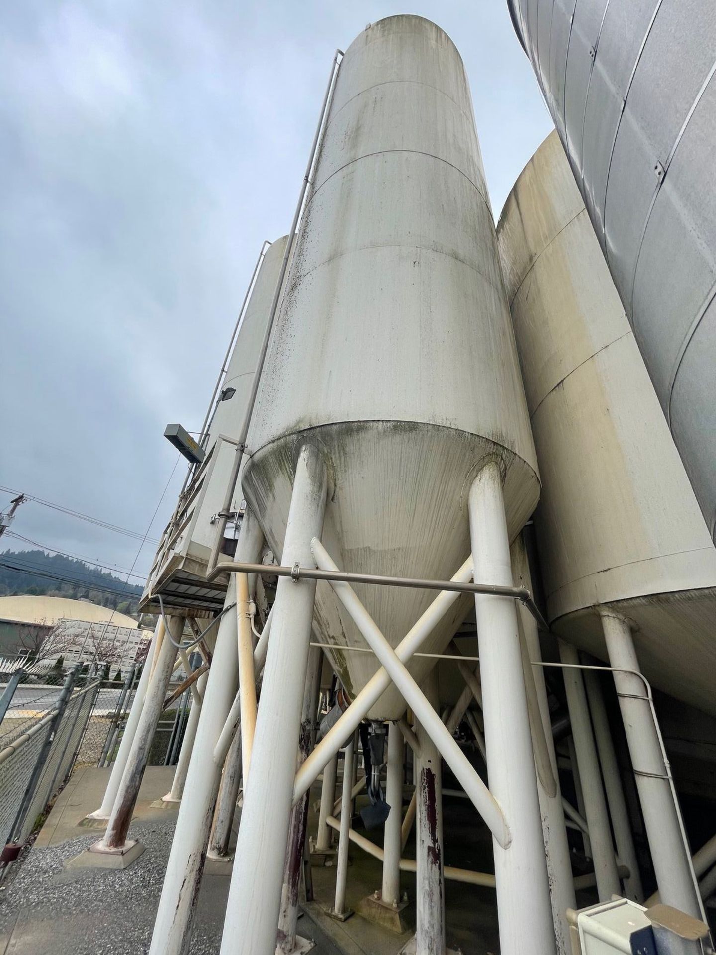 DCI 260 BBL FERMENTATION AND AGING VESSEL (8,060 GALLON JACKETED TANK), +75/-15 | Rig Fee: 3500