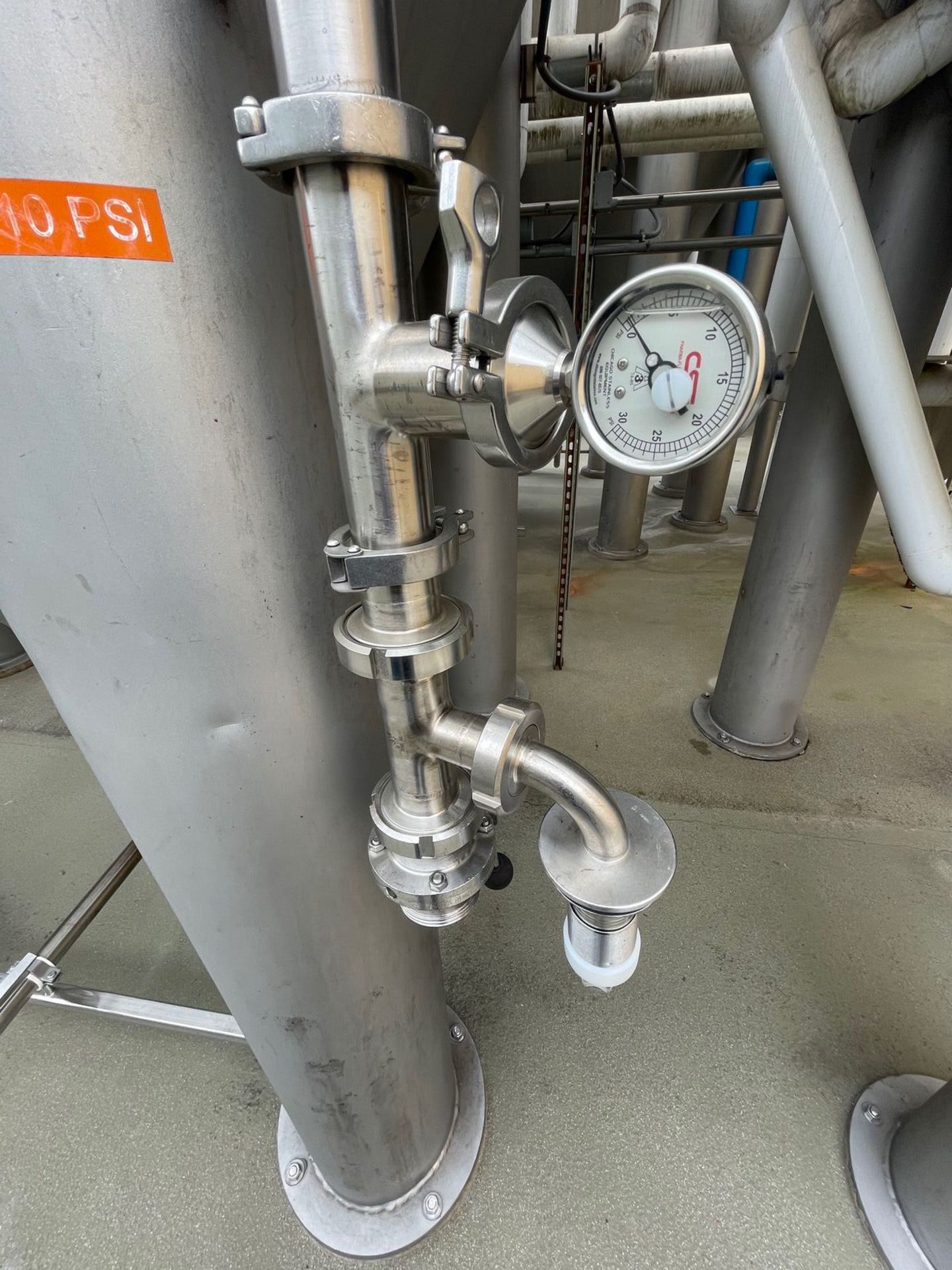 MUELLER 155 BBL UNITANK FERMENTER WITH 20 PSI RATING (5000 GALLON JACKETED TANK) | Rig Fee: 2500 - Image 3 of 6
