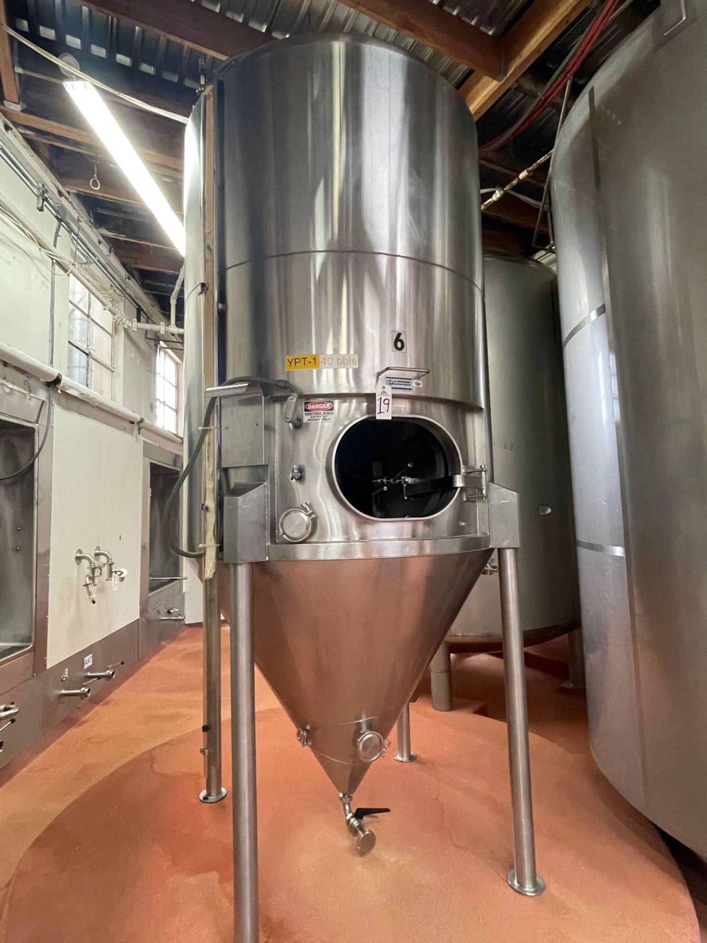 JVNW 40 BBL FERMENTER (1250 GALLON TANK), JACKETED, APPROX DIMS: 13'2" OAH X 68" | Rig Fee: 650
