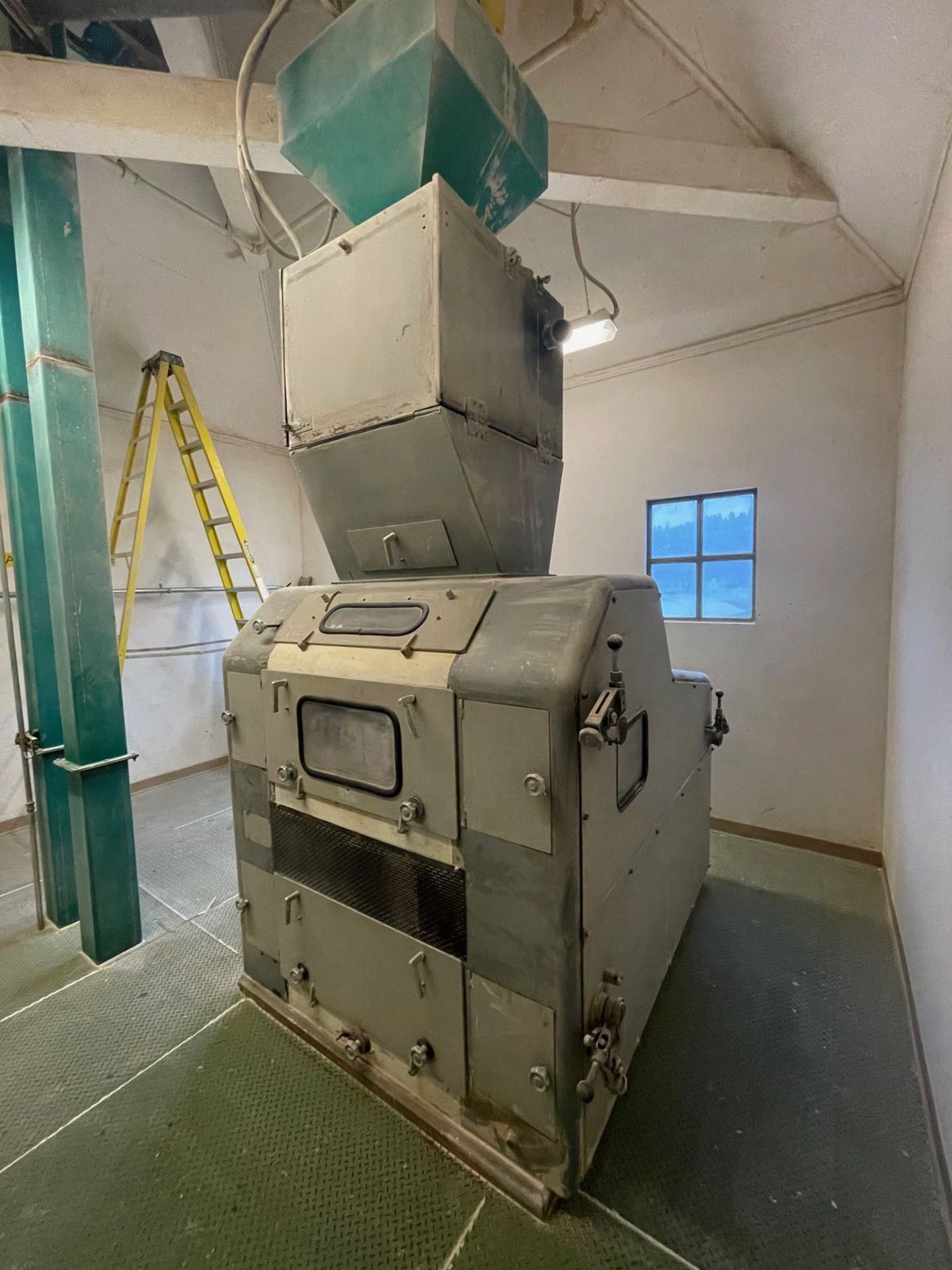 SEEGER SSM 6 ROLLER MILL AND SEEGER MALT CLEANER W/MAGNET | Rig Fee: See Desc - Image 2 of 10