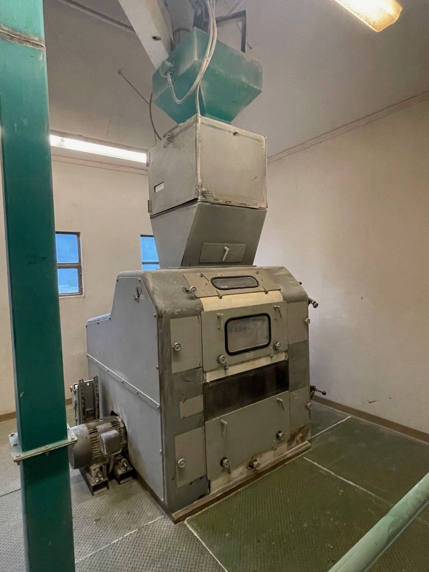 SEEGER SSM 6 ROLLER MILL AND SEEGER MALT CLEANER W/MAGNET | Rig Fee: See Desc