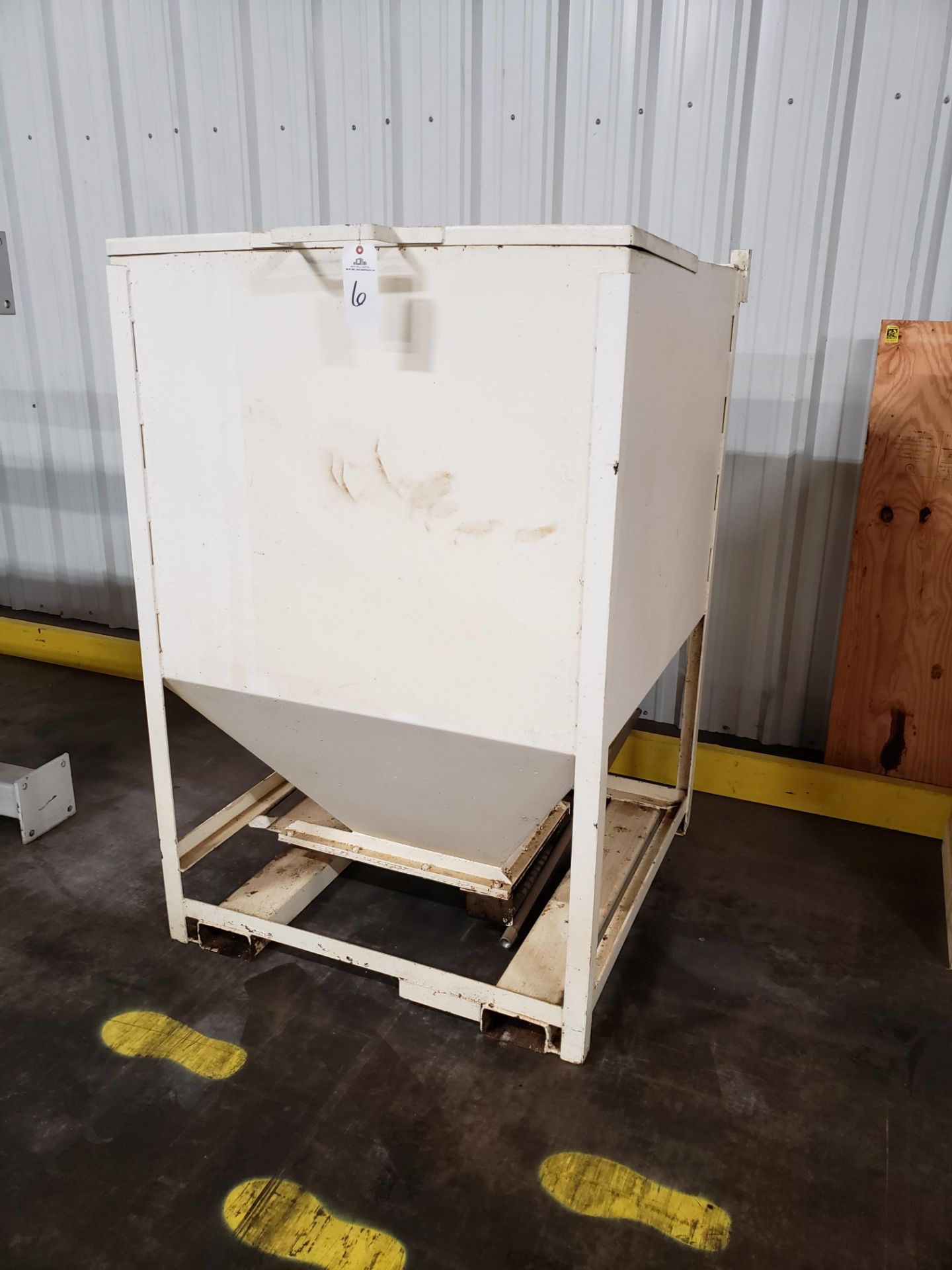 Portable 38 Cubic Foot Bottom Dump Dry Bulk Hopper | Rig Fee: $25