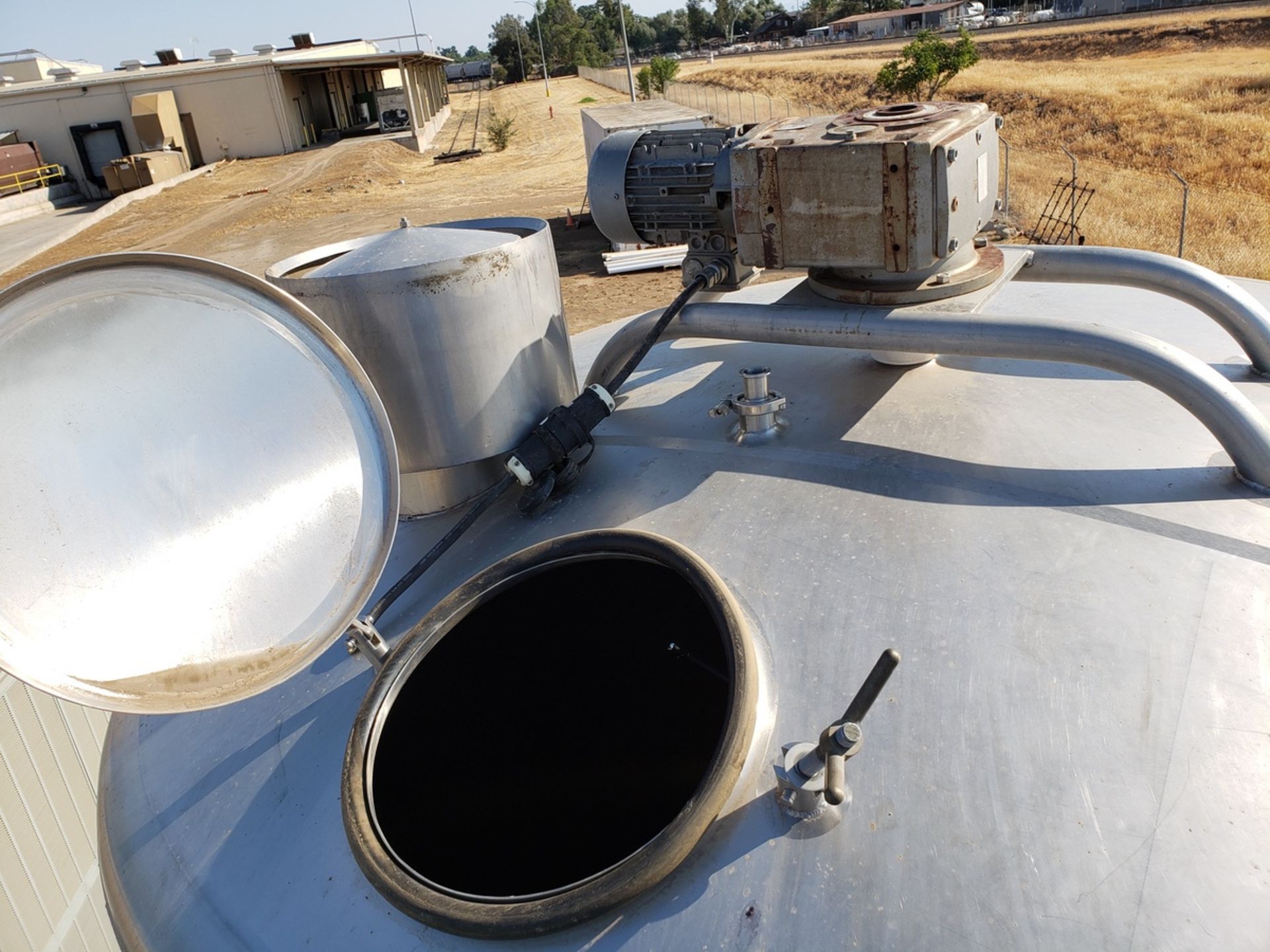 4,500 Gallon Stainless Steel, Jacketed, Top Agitated Holding Tank, 8' X 11'6", 13' | Rig Fee: $950 - Image 4 of 4