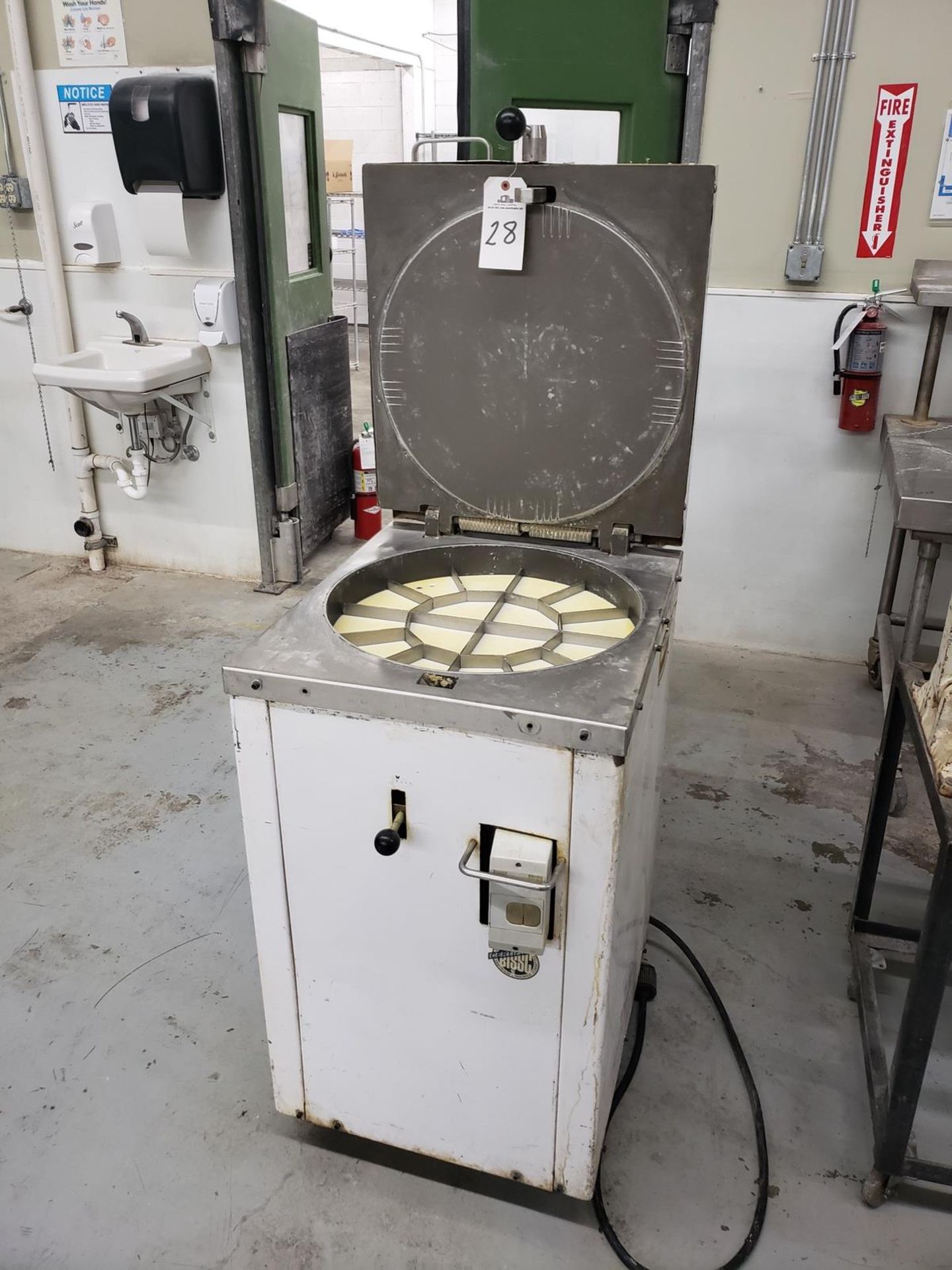 Oliver Dough Divider, M# 619-16, S/N 155883 | Rig Fee: $75