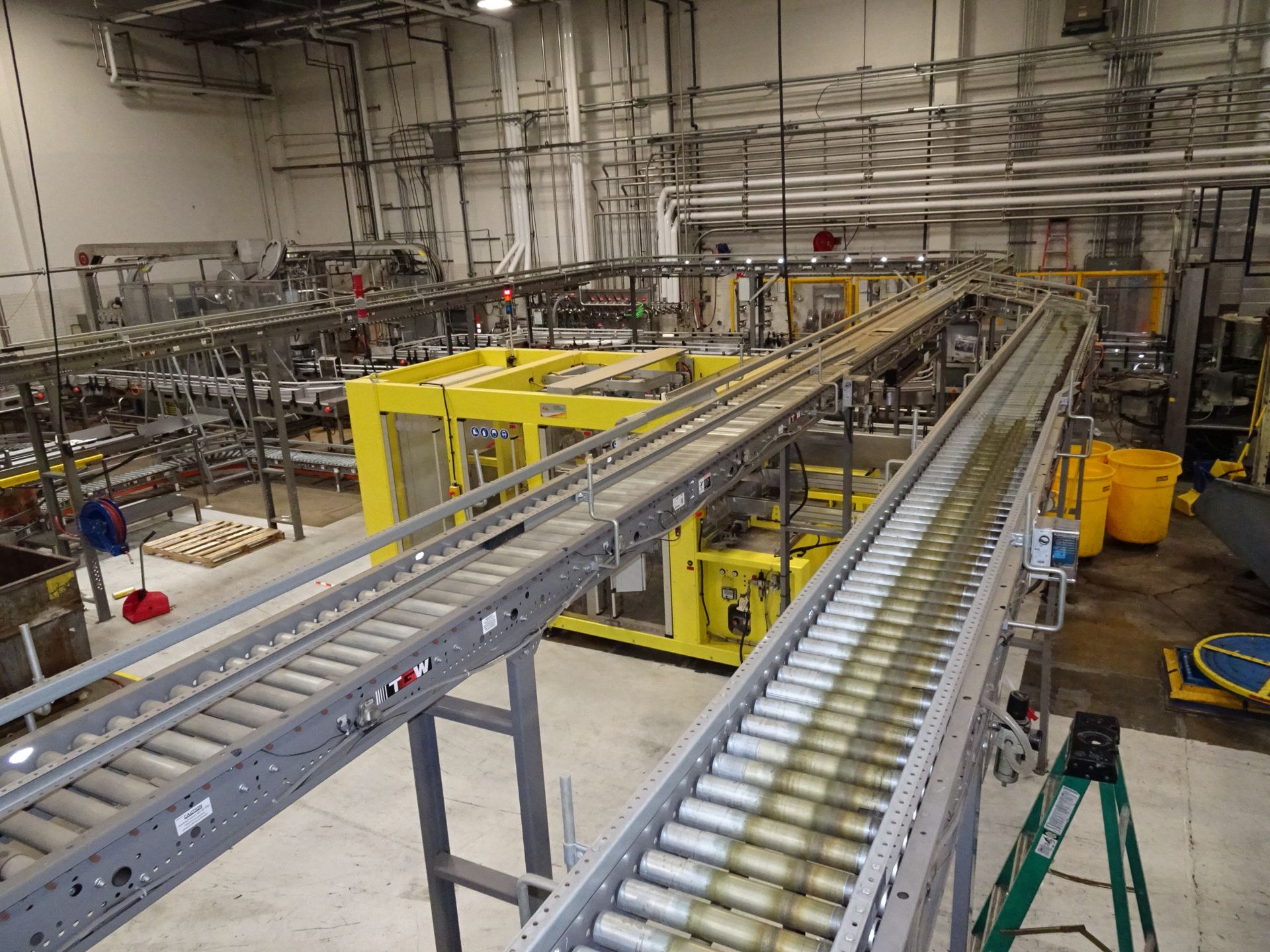 TGW Belt Driven Roller Case Conveyor, Approx 100 ft OAL, Includes Conv - Subj to Bulk Rig Fee: $1200 - Image 3 of 6