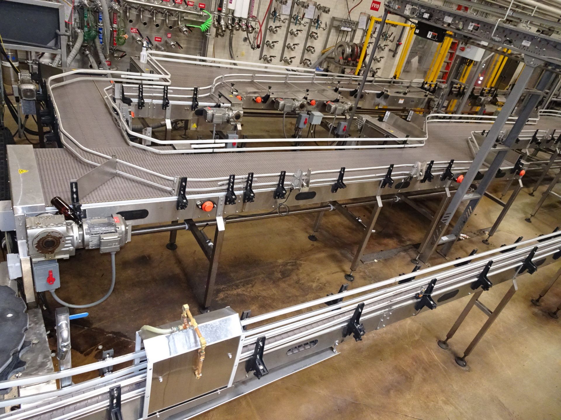 Bevco Stainless Steel Tabletop and Accumulation Conveyor, Includes Ass - Subj to Bulk Rig Fee: $3000 - Image 2 of 7