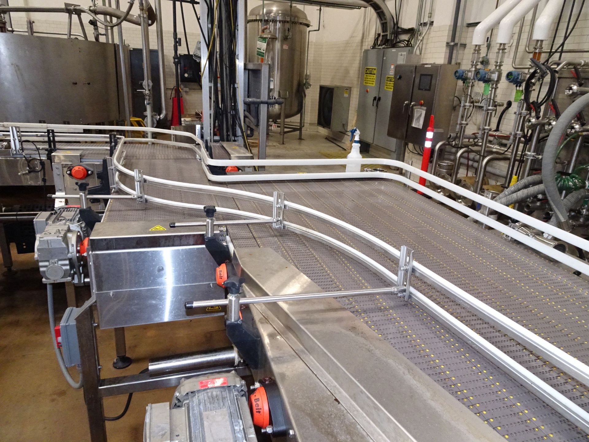 Bevco Stainless Steel Tabletop and Accumulation Conveyor, Includes Ass - Subj to Bulk Rig Fee: $3000 - Image 5 of 7