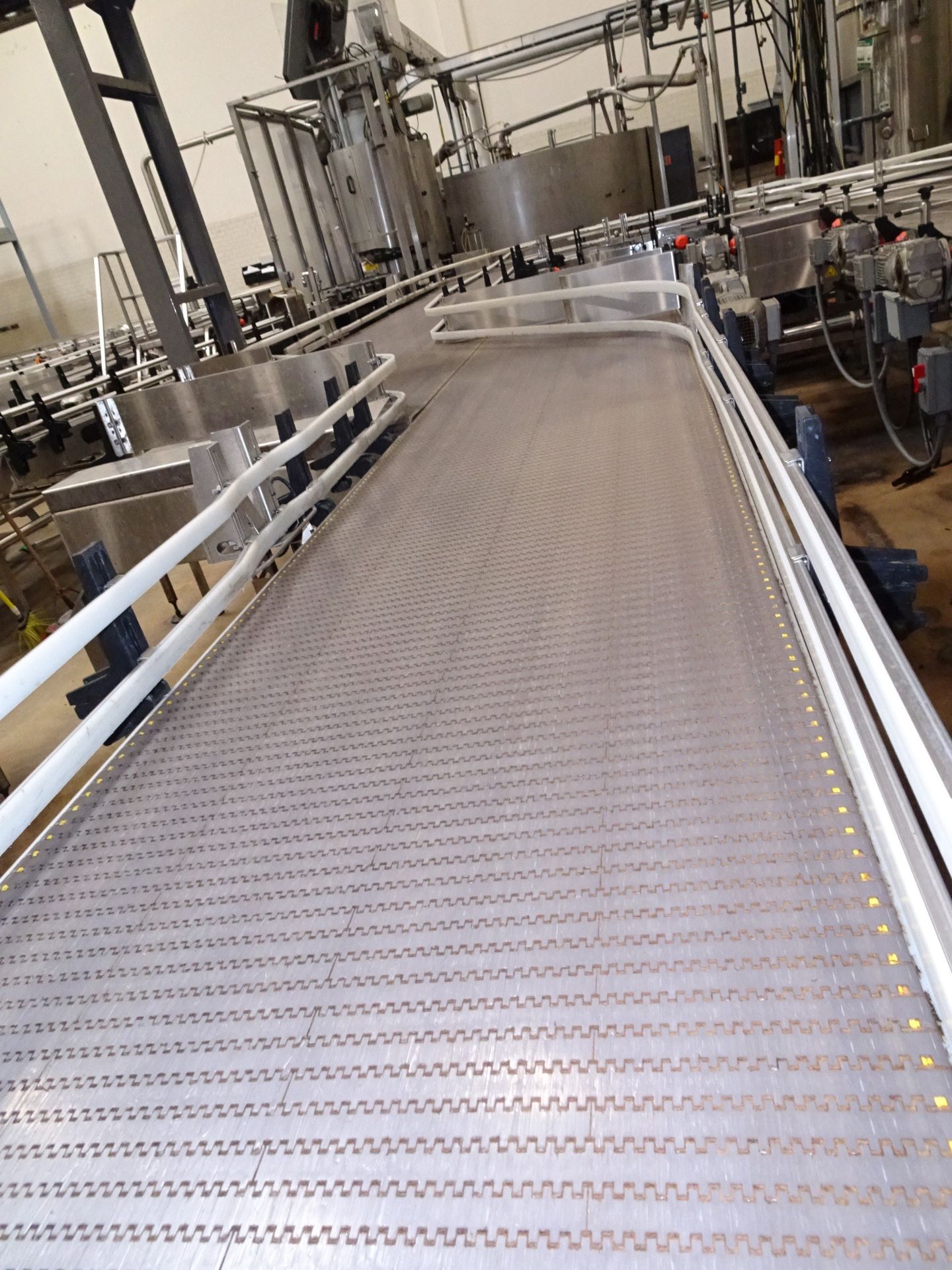 Bevco Stainless Steel Tabletop and Accumulation Conveyor, Includes Ass - Subj to Bulk Rig Fee: $3000 - Image 3 of 7