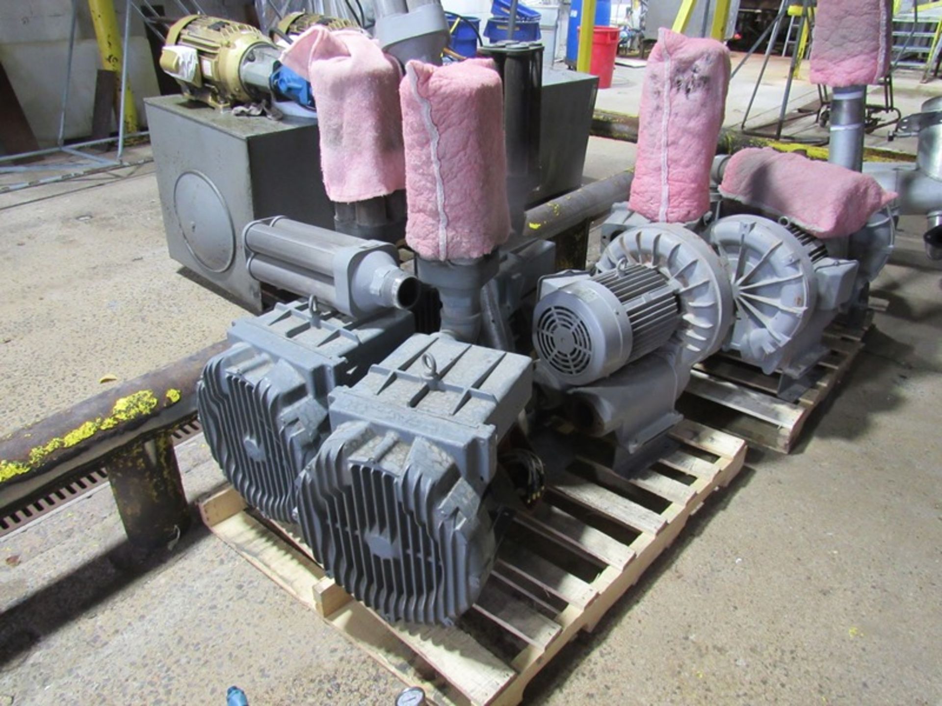 Fuji Mdl. VFC800A-7W Ring Compressors, Blower & Manifold, 5 blower manifold with ba | Rig Fee: $150 - Image 3 of 5