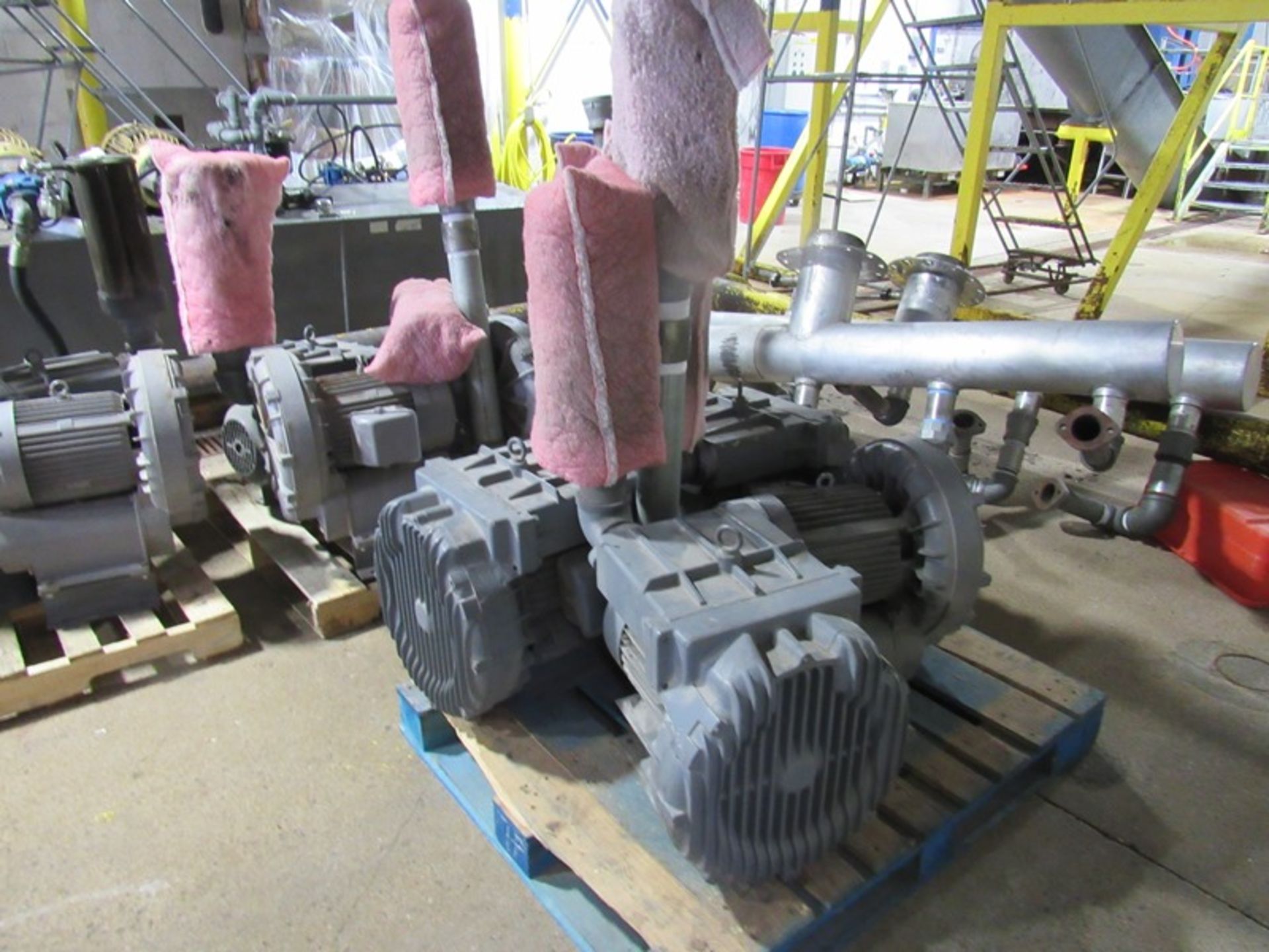 Fuji Mdl. VFC800A-7W Ring Compressors, Blower & Manifold, 5 blower manifold with ba | Rig Fee: $150 - Image 2 of 4