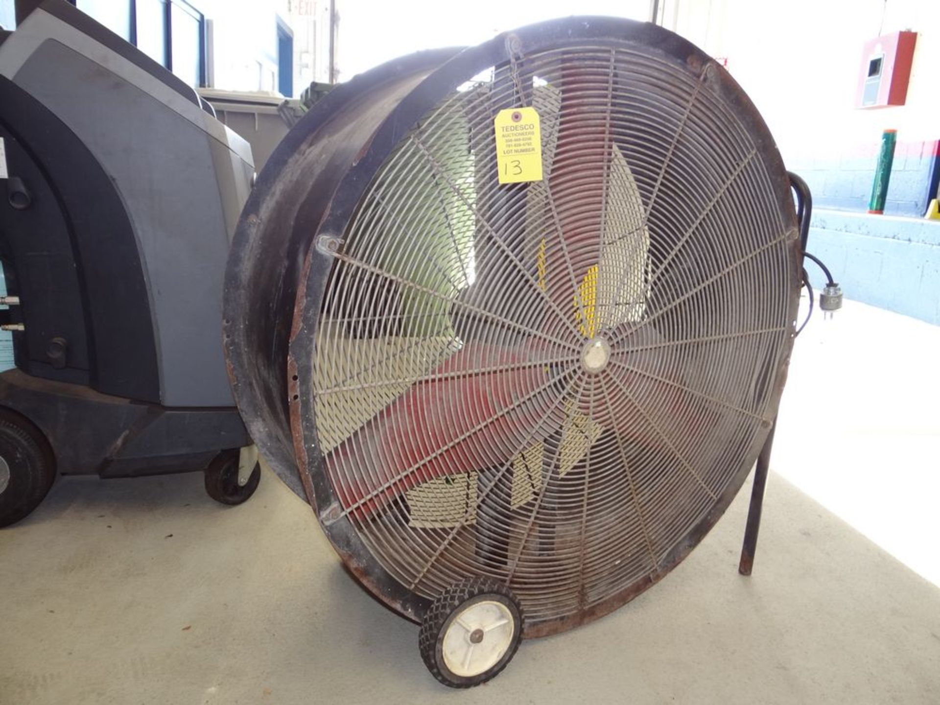 (1) Dayton 3C674C. 36" Mobile Air Circulator. 1/2 HP. 825 RPM