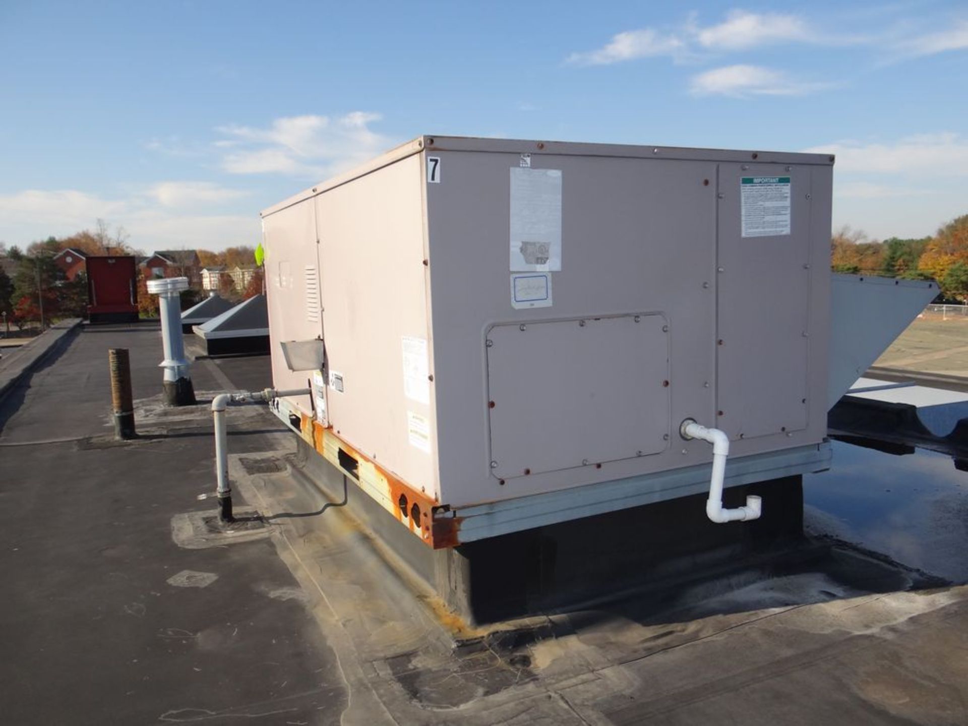 (1) Carrier 48TFF006-501GA Single-Package Rooftop Units. Gas Heating/Electric Cooling. - Image 3 of 5