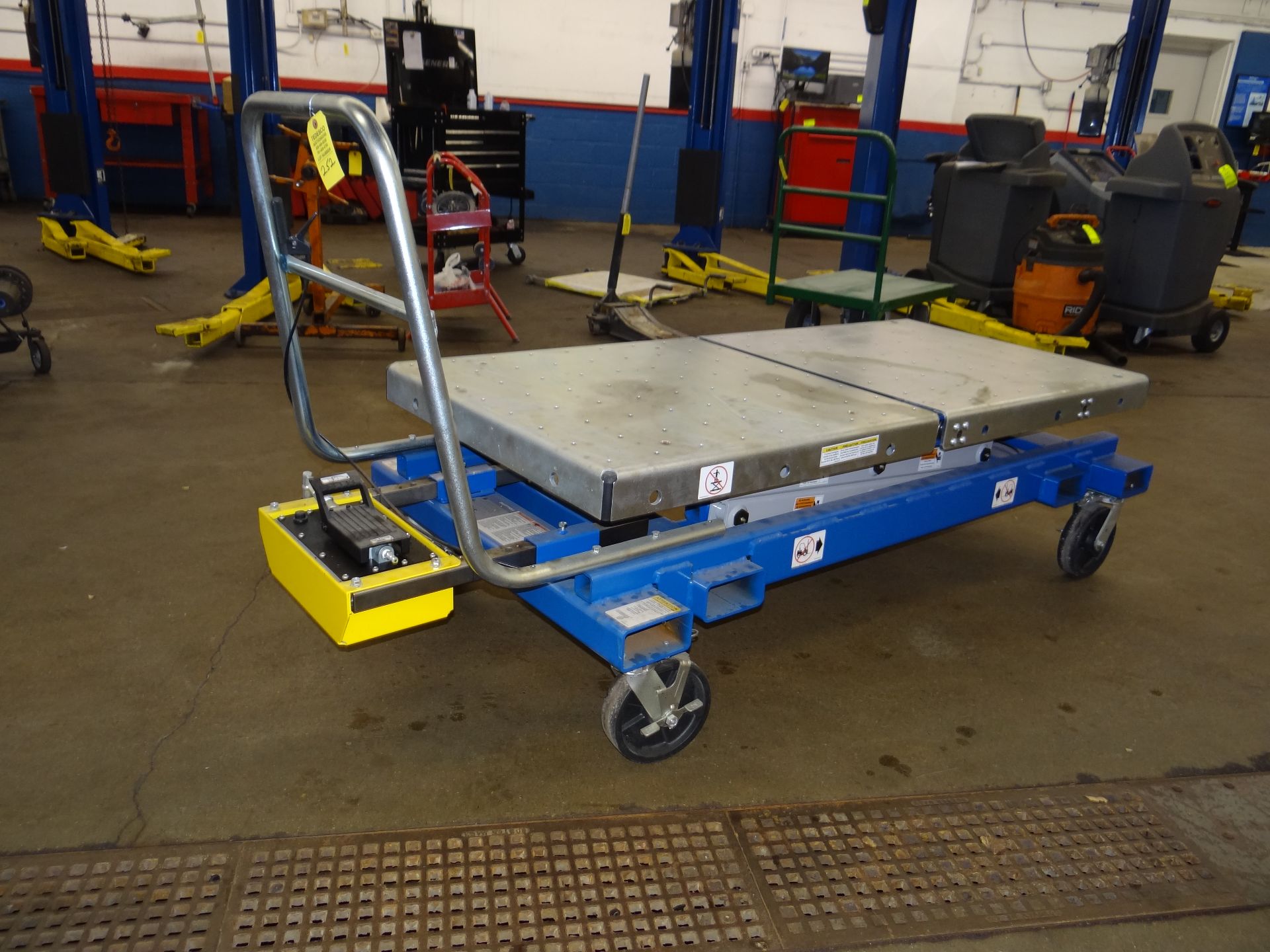 (1) 3K Mobile Lift Table. 3,080 Pound Capacity.